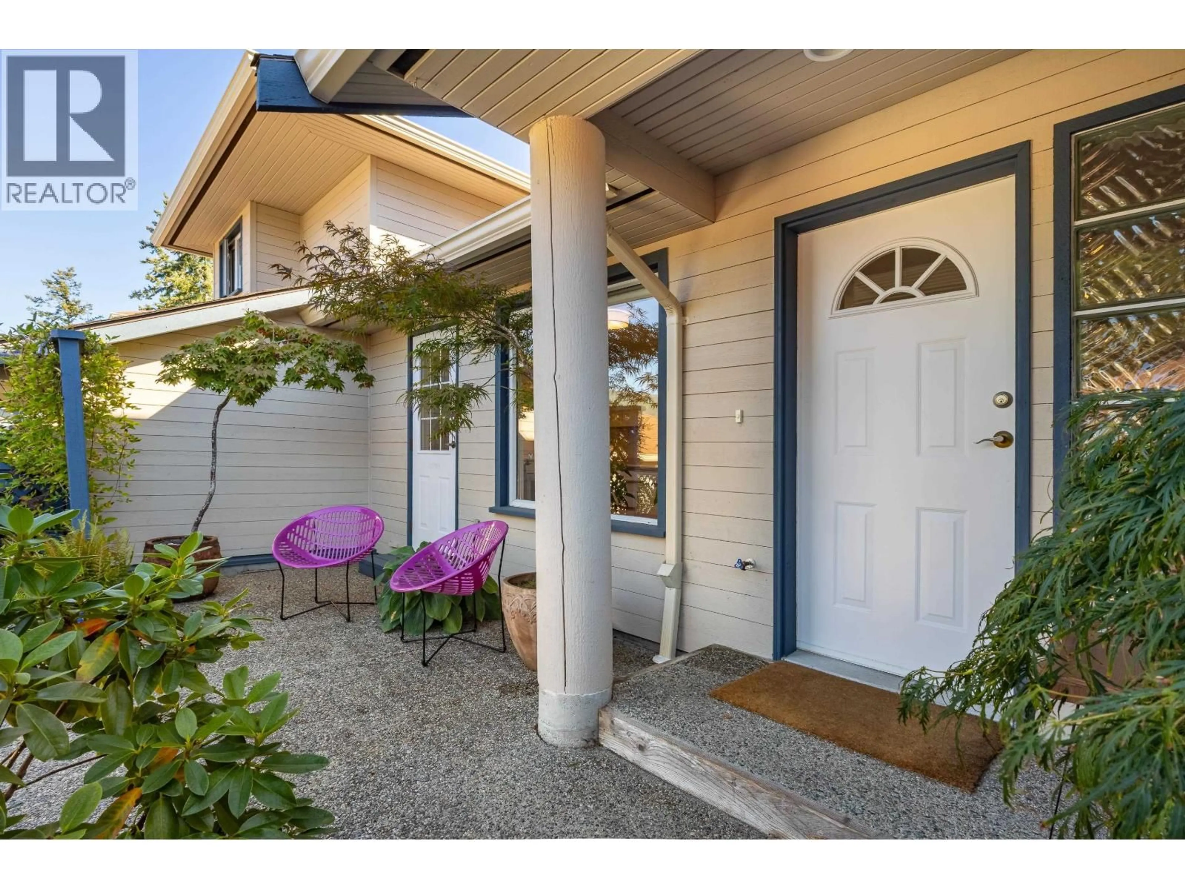 Indoor entryway for 8 - 5768 MARINE WAY, Sechelt British Columbia V7Z0K4