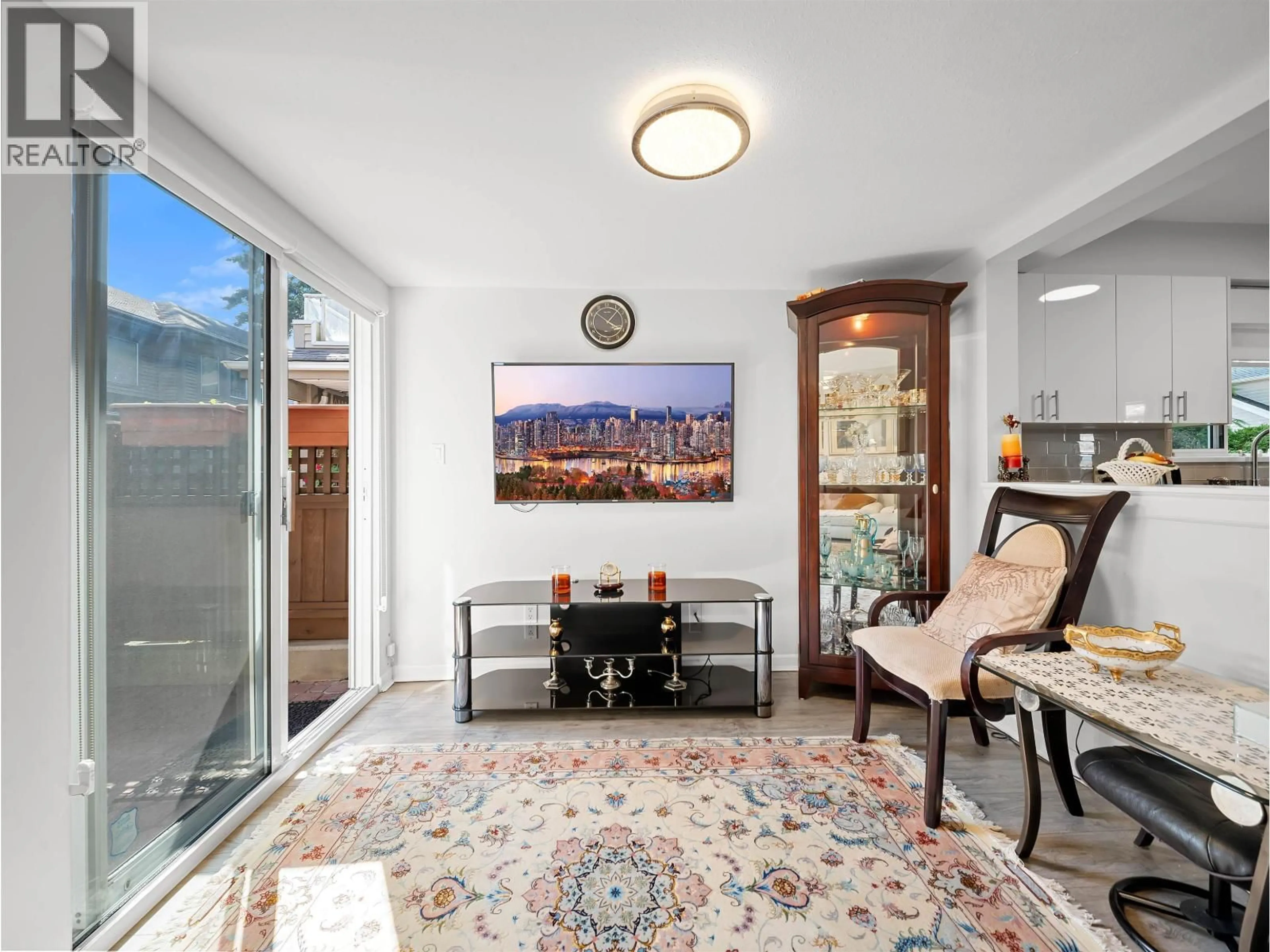 Indoor entryway for 8 - 815 TOBRUCK AVENUE, North Vancouver British Columbia V7P1V9