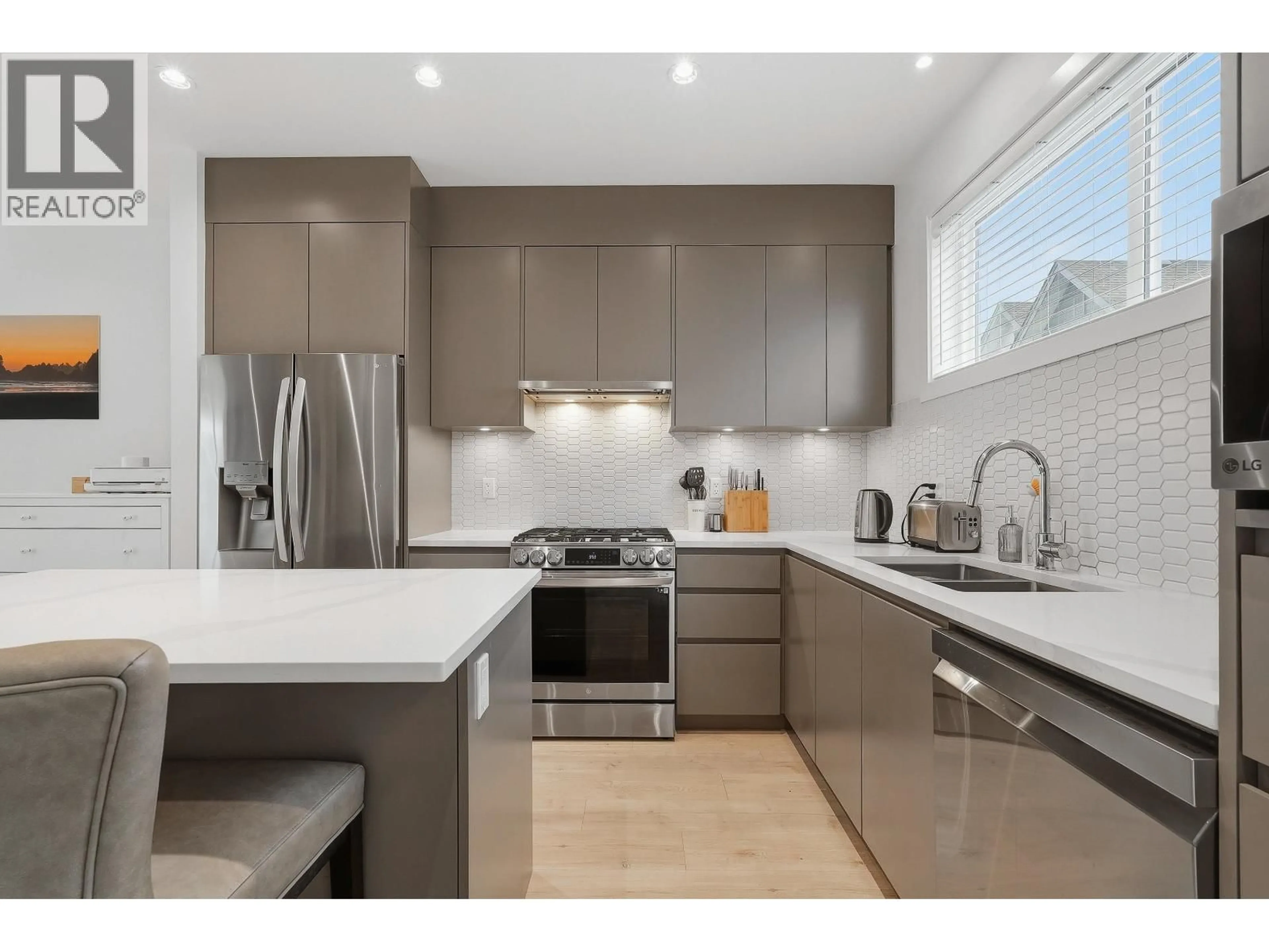 Contemporary kitchen, ceramic/tile floor for 23 - 23785 DEWDNEY TRUNK ROAD, Maple Ridge British Columbia V4R0H8