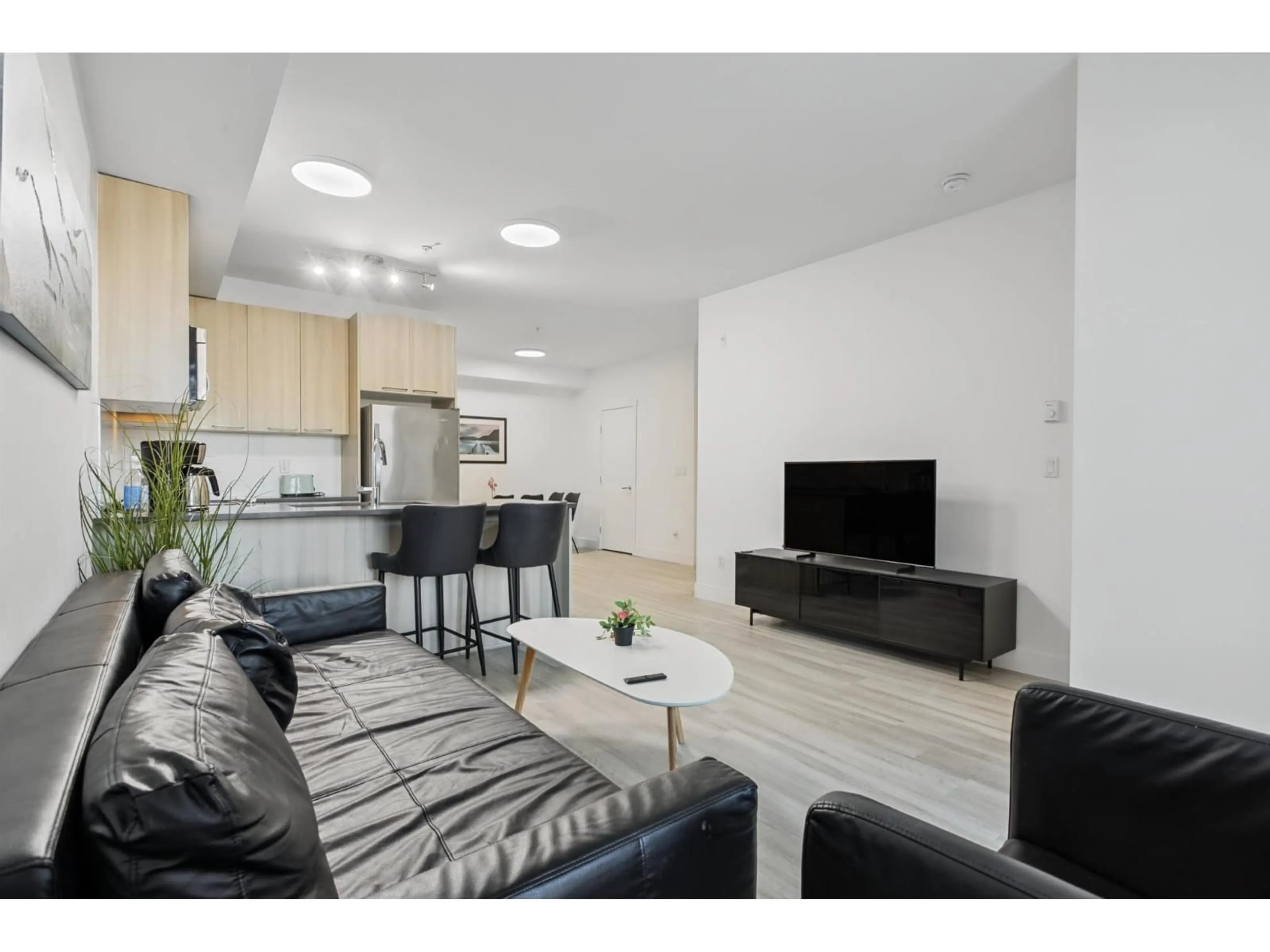 Living room with furniture, unknown for 101 - 15628 104 AVENUE, Surrey British Columbia V4N2J3
