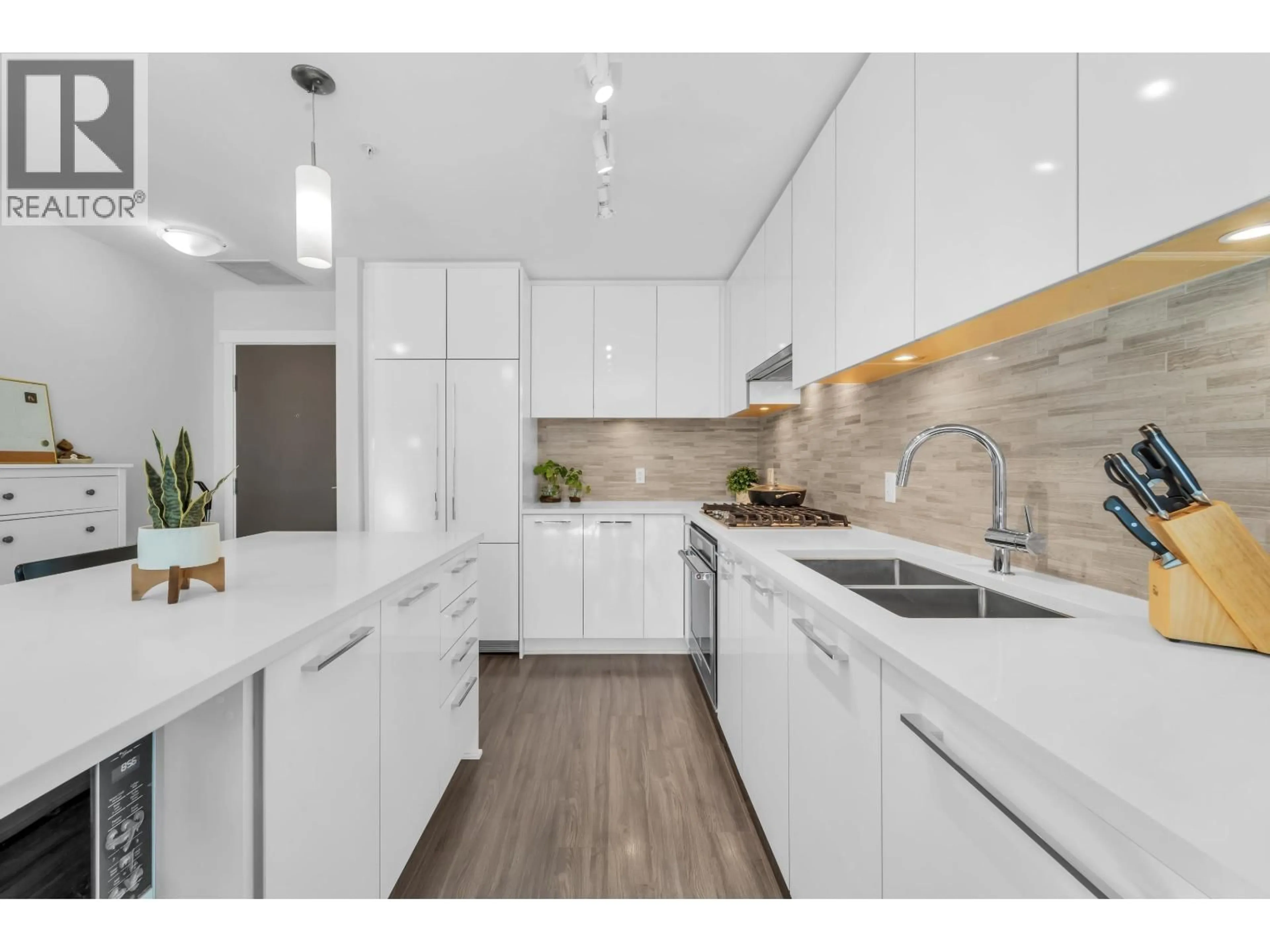 Contemporary kitchen, unknown for 213 - 9551 ALEXANDRA ROAD, Richmond British Columbia V6X0S6