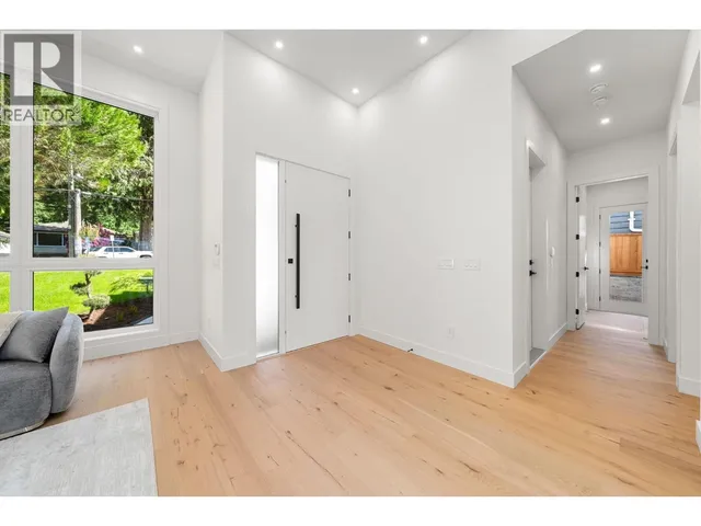 1511 BURRILL AVENUE, North Vancouver 5