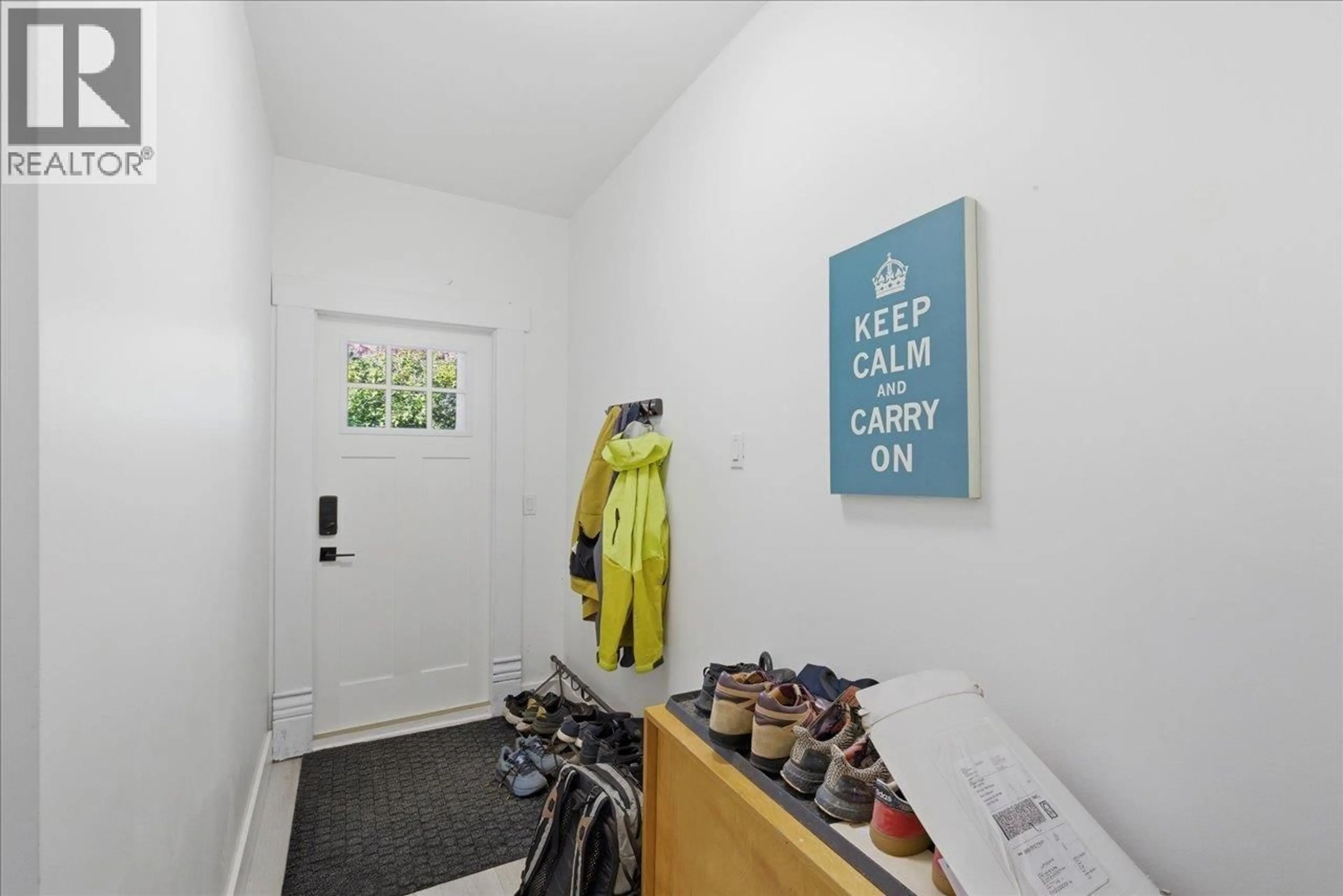 Indoor entryway for 14 14TH AVENUE, Vancouver British Columbia V5Y1W6