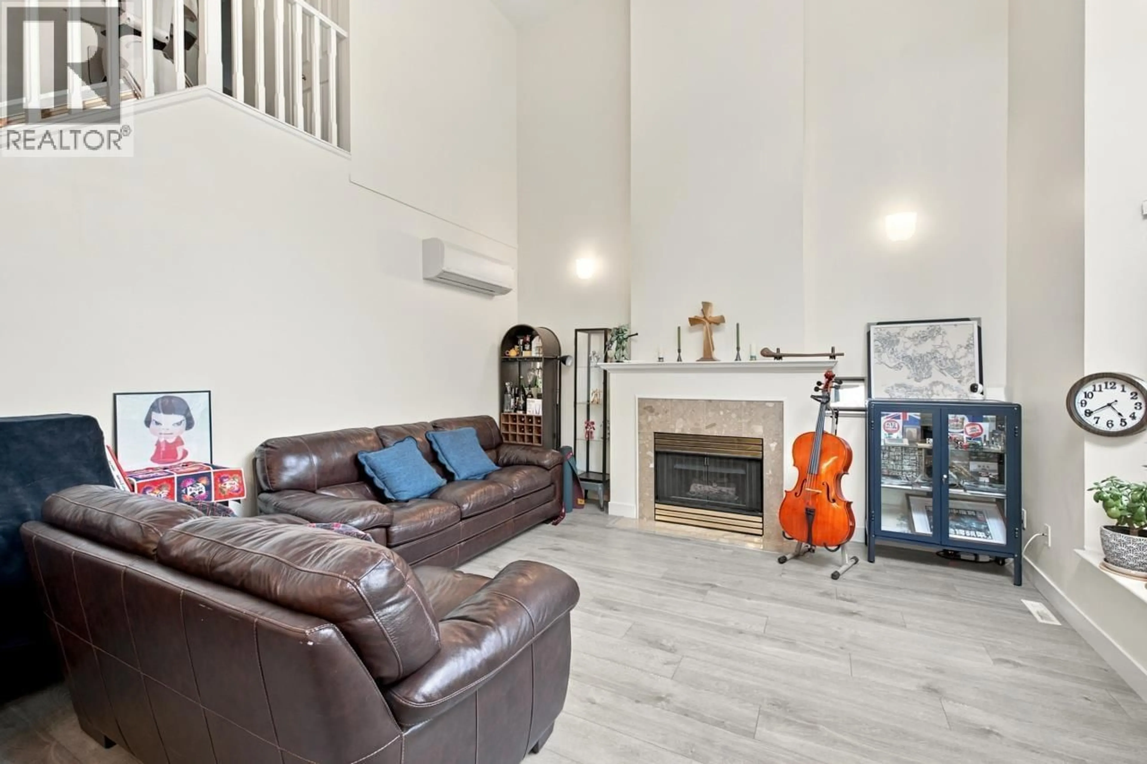 Living room with furniture, wood/laminate floor for 22 - 12500 MCNEELY DRIVE, Richmond British Columbia V6V2S4