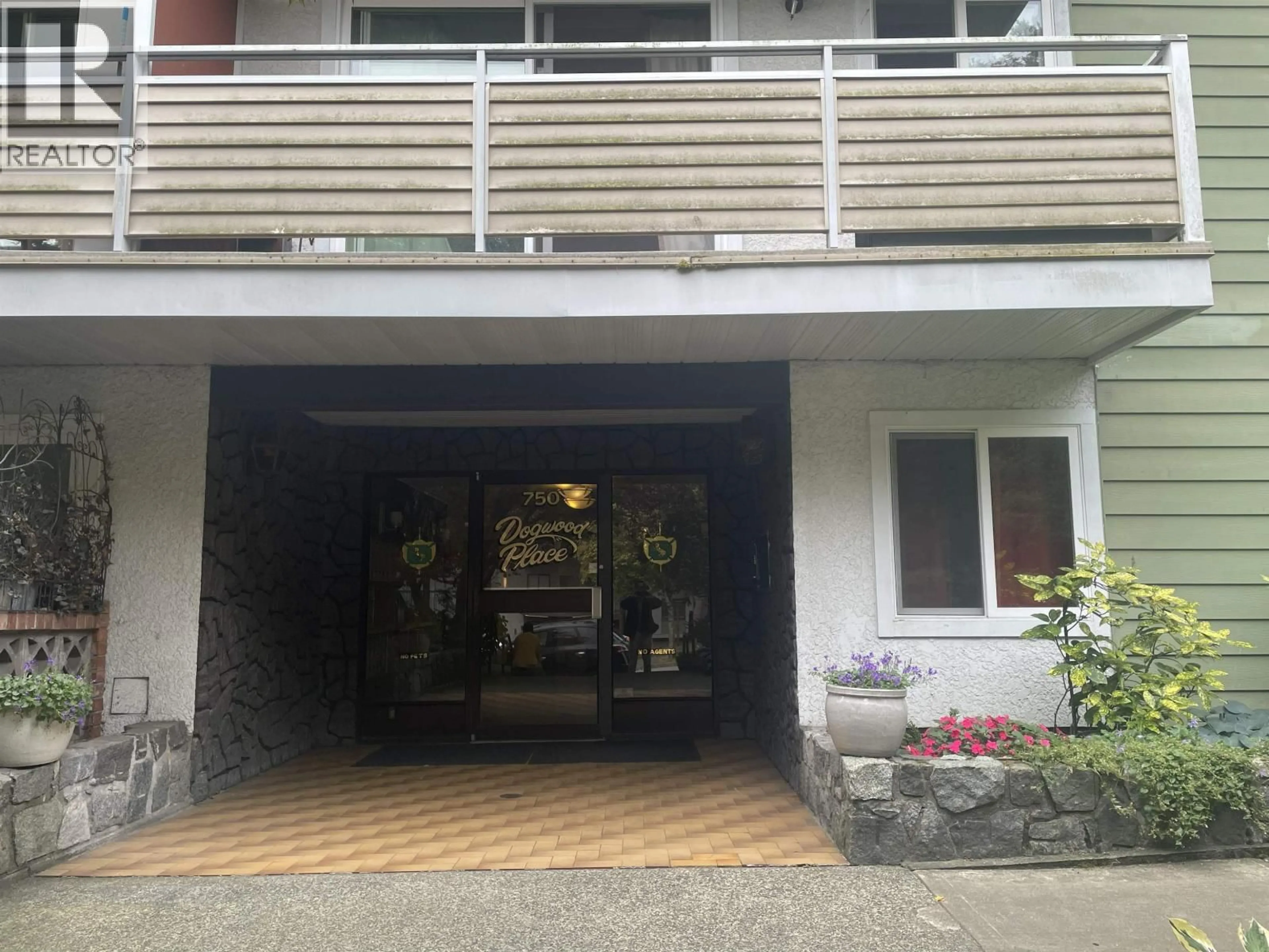 Indoor foyer for 210 - 750 7TH AVENUE, Vancouver British Columbia V5T4H5