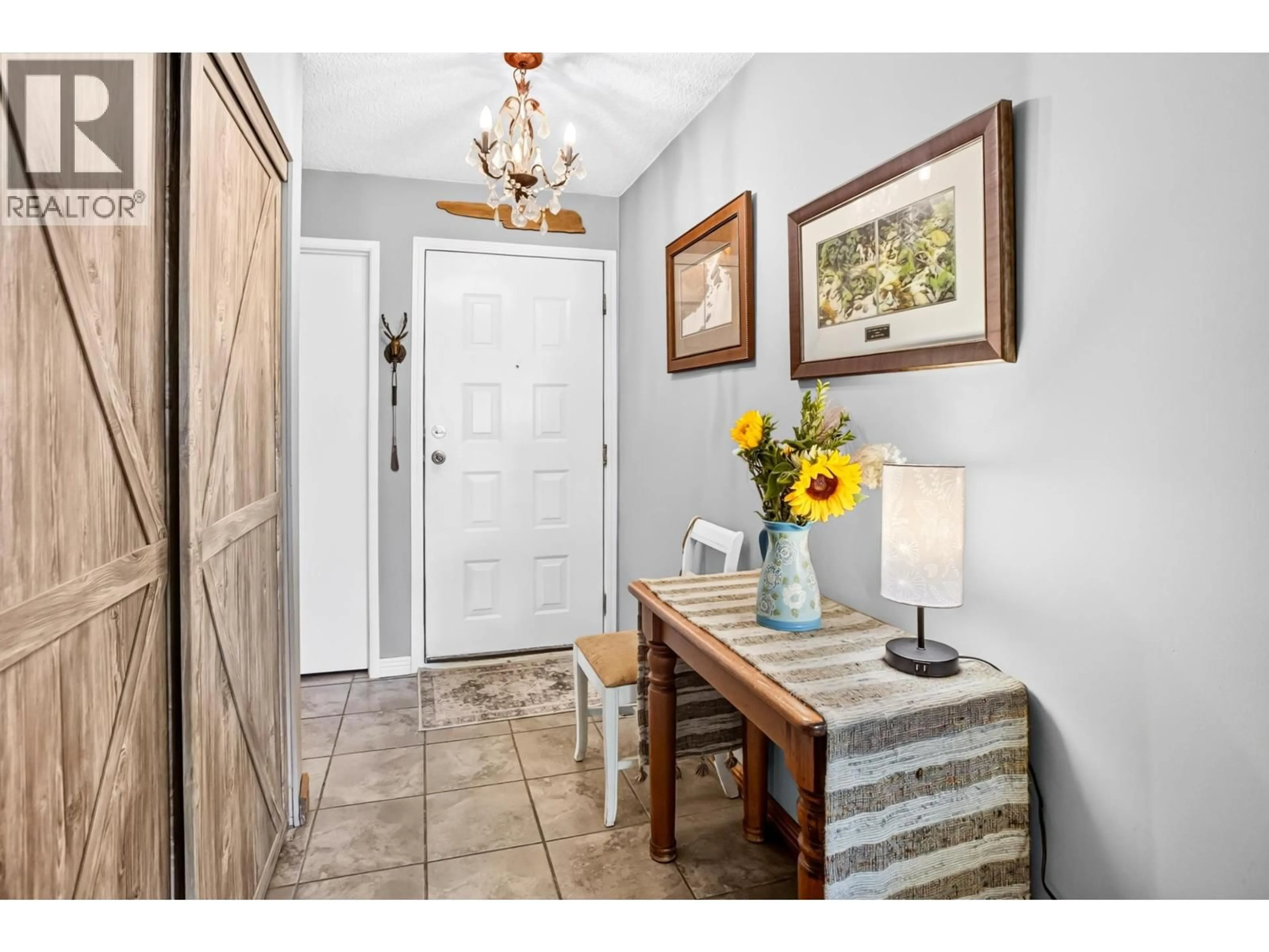 Indoor entryway for 11 - 21707 DEWDNEY TRUNK ROAD, Maple Ridge British Columbia V2X3G8