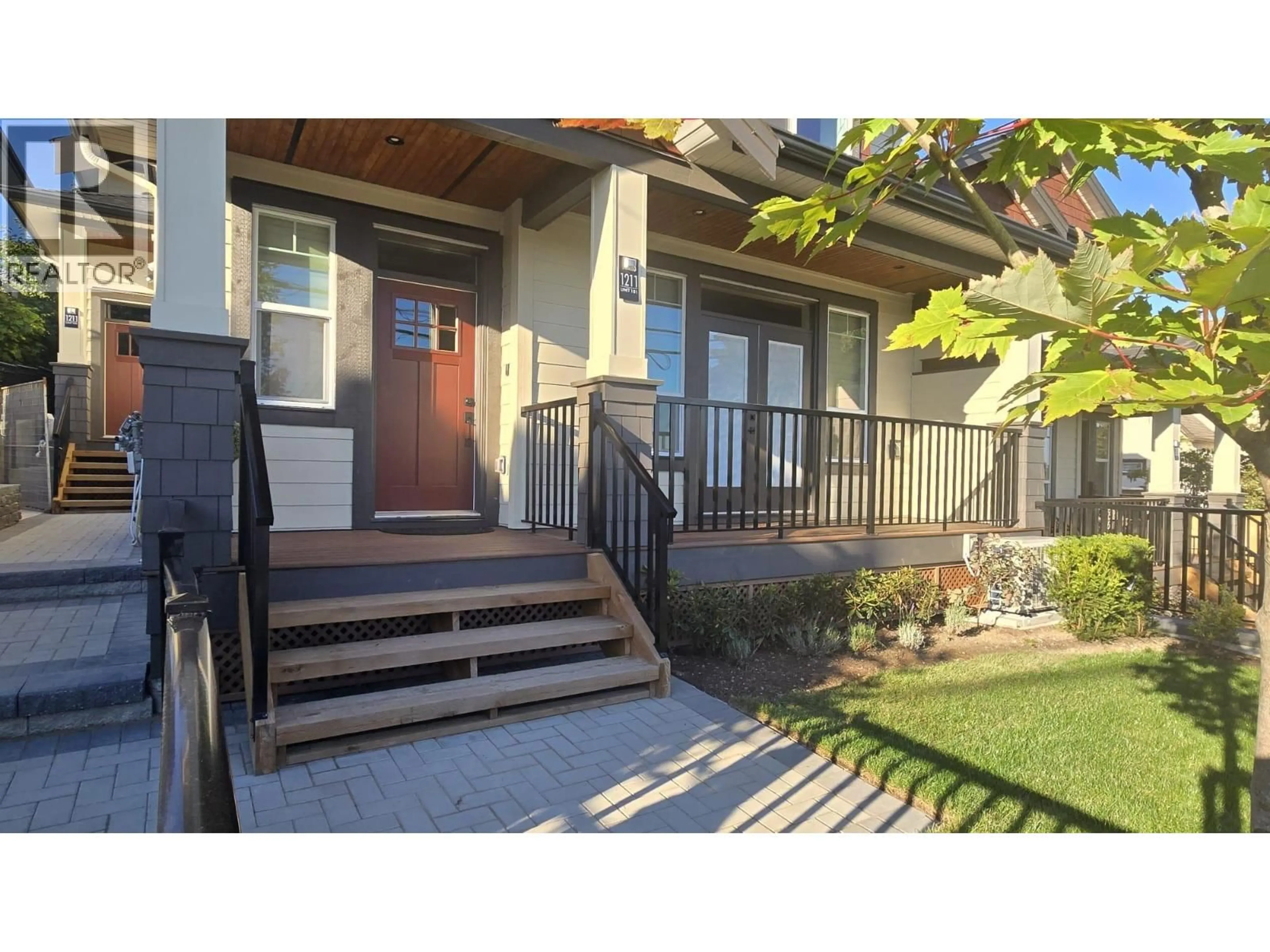 Indoor entryway for 101 - 1211 THOMAS AVENUE, Coquitlam British Columbia V3K2L1
