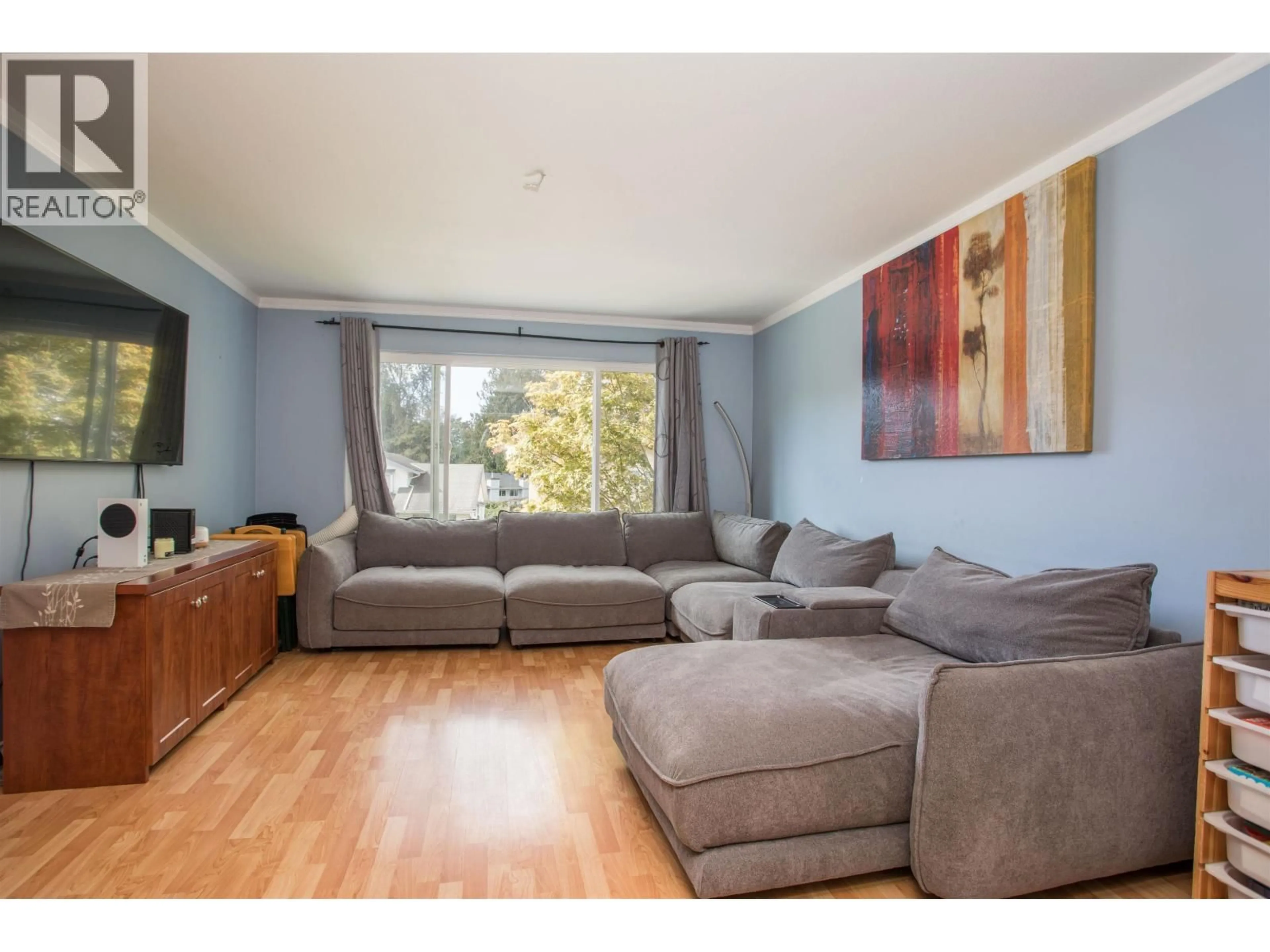 Living room with furniture, wood/laminate floor for 11270 HARRISON STREET, Maple Ridge British Columbia V2X9P5