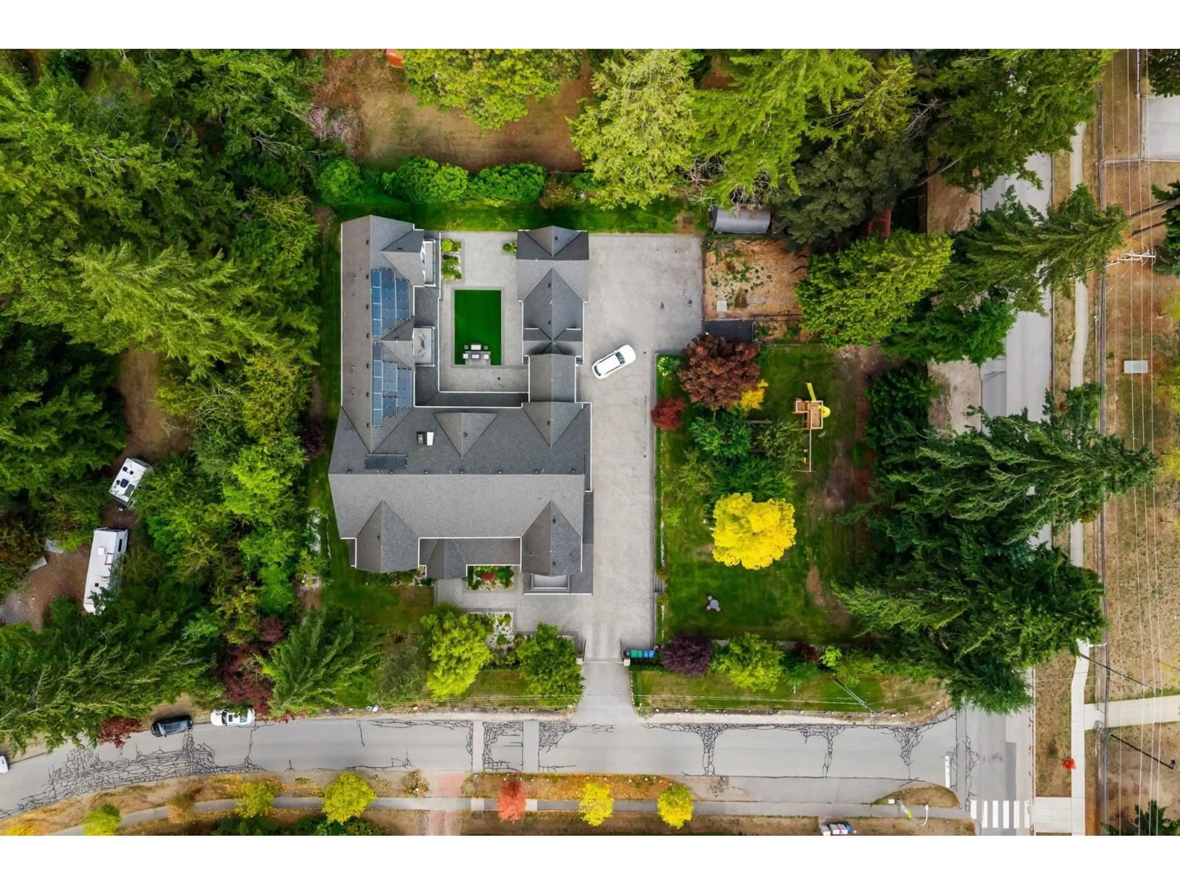 A pic from outside/outdoor area/front of a property/back of a property/a pic from drone, street for 2610 171 STREET, Surrey British Columbia V3Z0B3