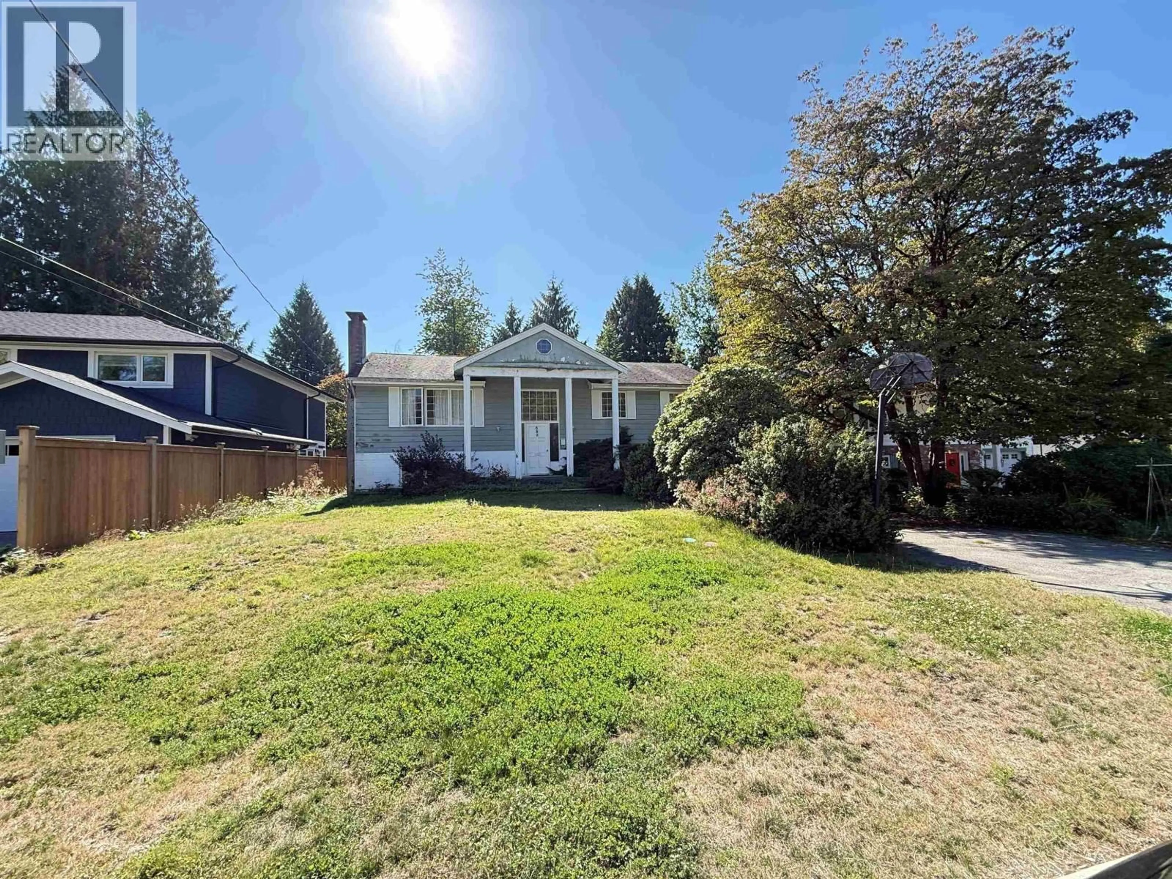 A pic from outside/outdoor area/front of a property/back of a property/a pic from drone, street for 889 ROSS ROAD, North Vancouver British Columbia V7K1C4