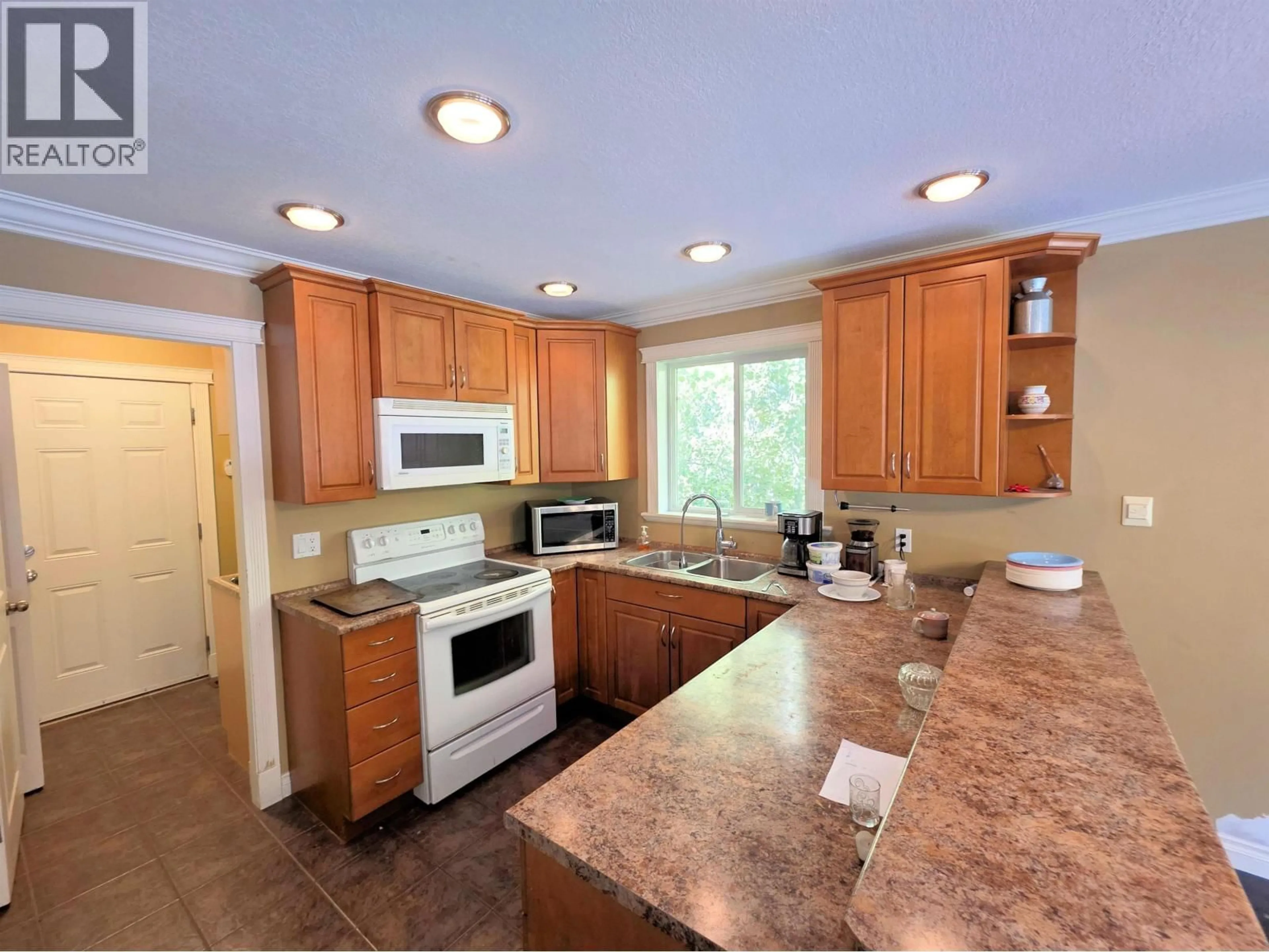 Standard kitchen, ceramic/tile floor for 9122 REYNOLDS ROAD, Prince George British Columbia V2N6N5