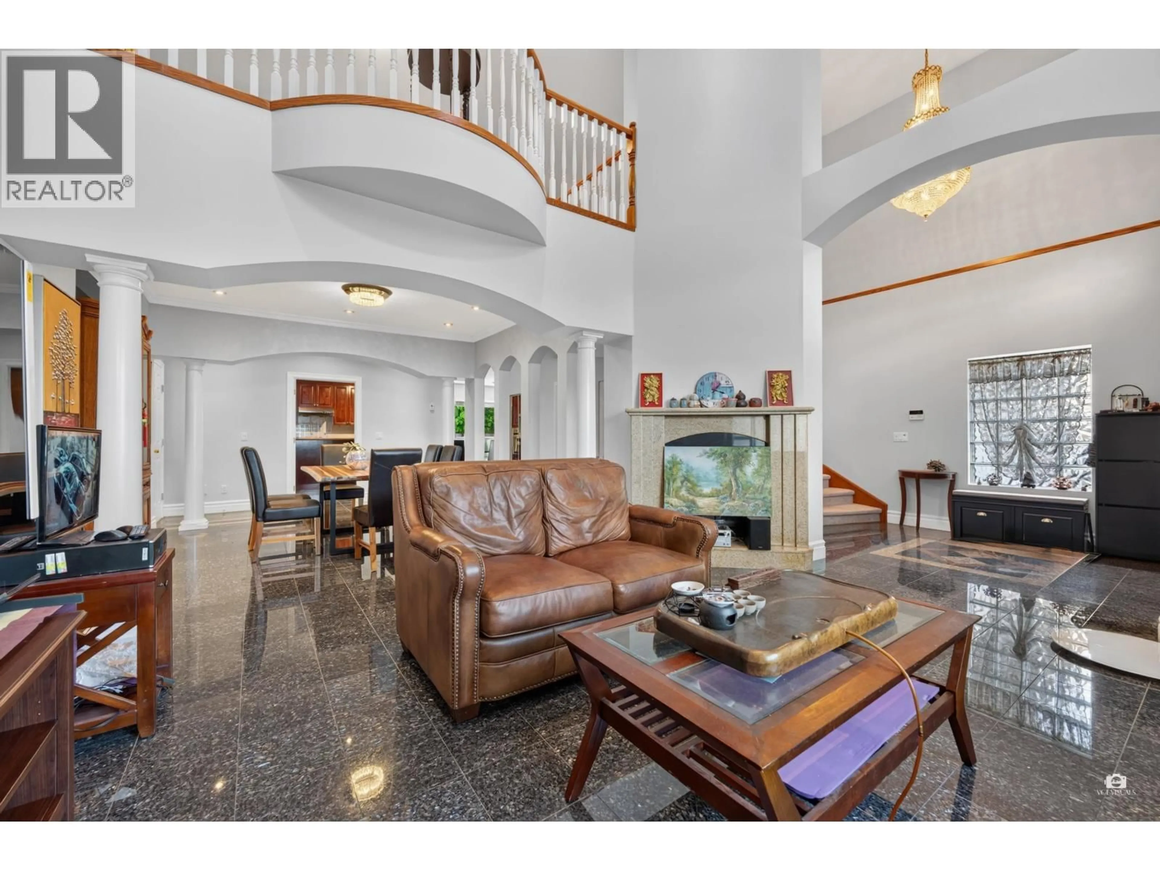 Indoor foyer for 8151 GILBERT ROAD, Richmond British Columbia V7C3W8