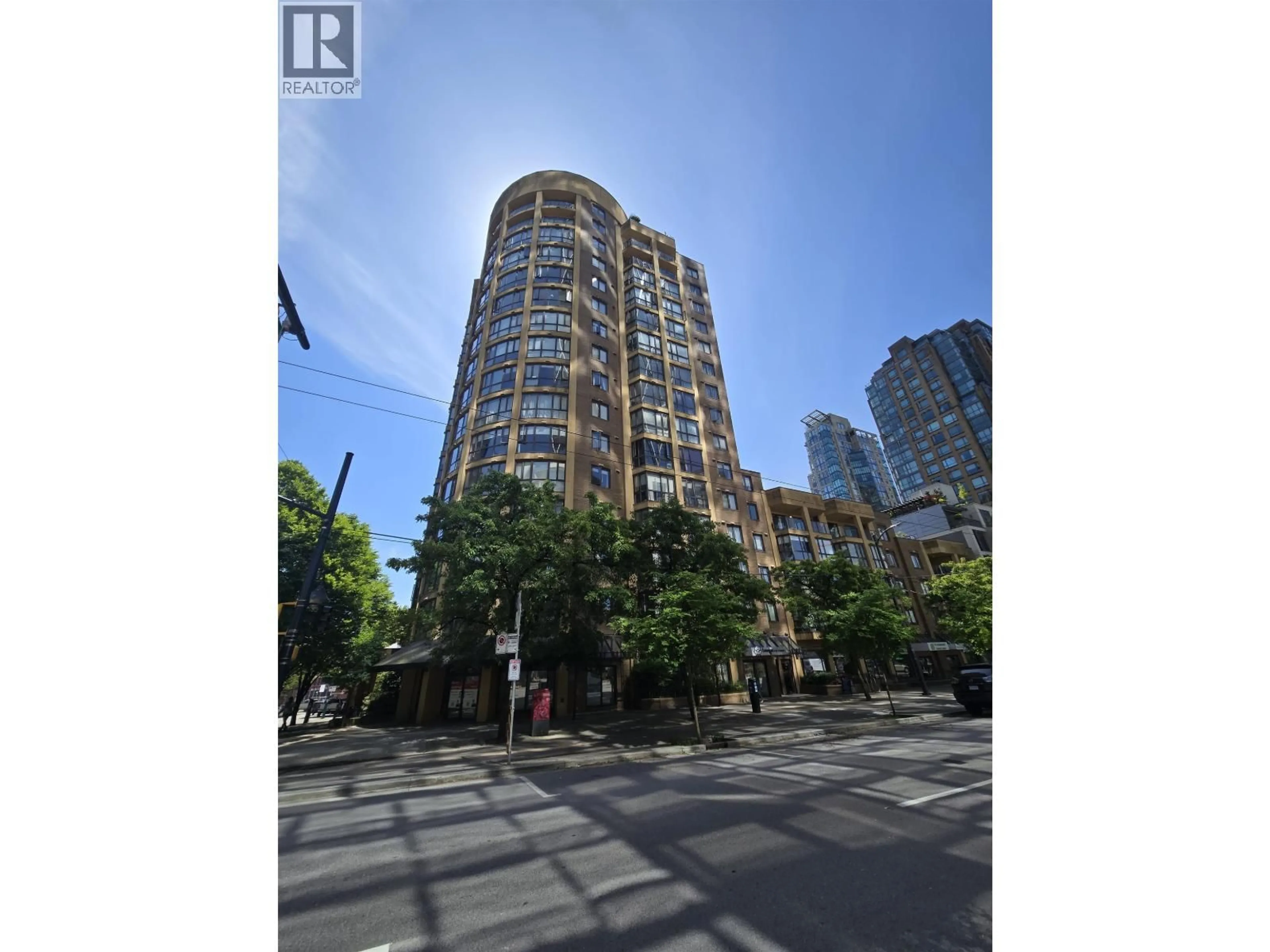 A pic from outside/outdoor area/front of a property/back of a property/a pic from drone, street for 903 - 488 HELMCKEN STREET, Vancouver British Columbia V6B6E4