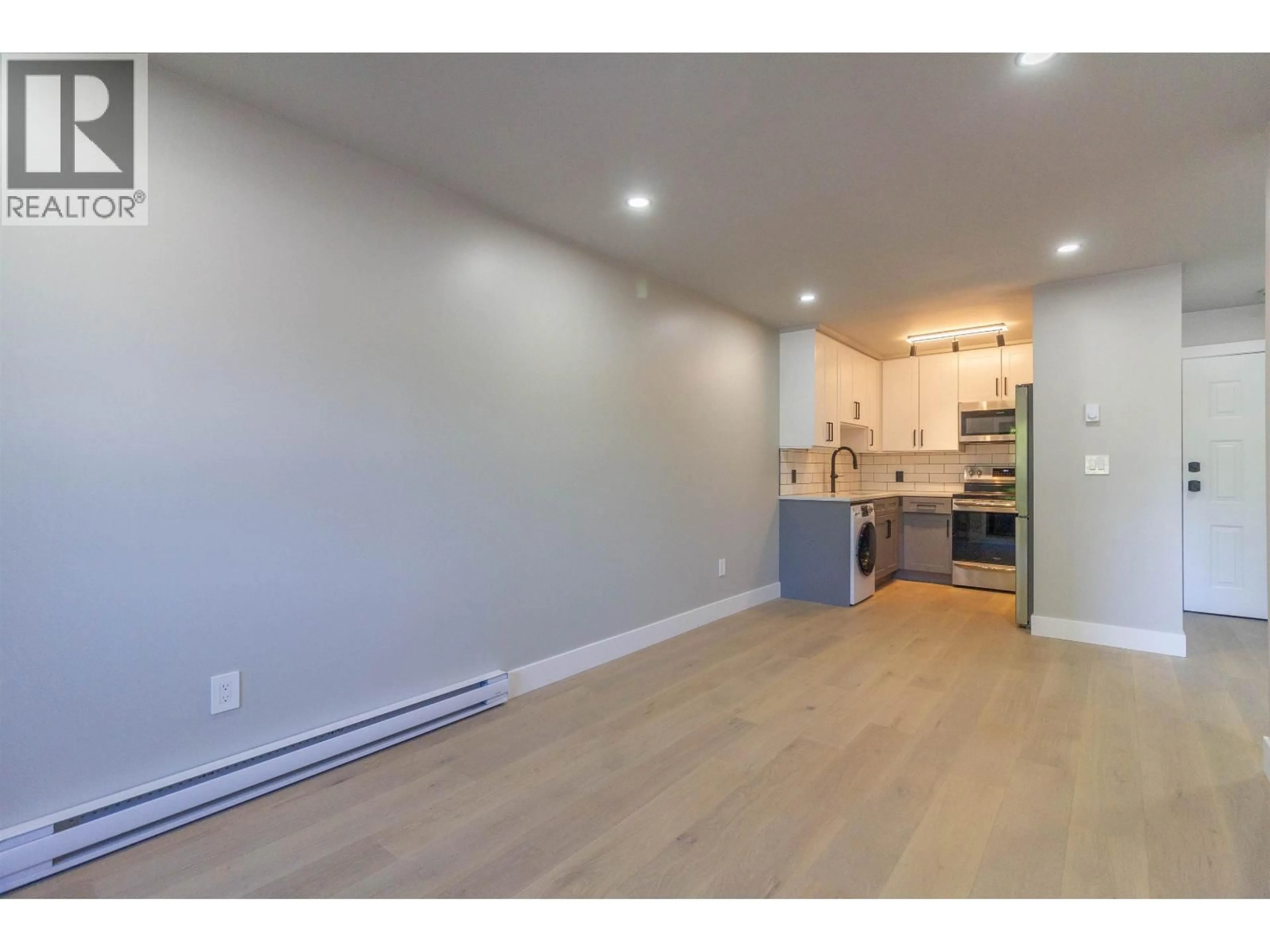 Open concept kitchen, wood/laminate floor for 201 - 1948 COQUITLAM AVENUE, Port Coquitlam British Columbia V3B1J3