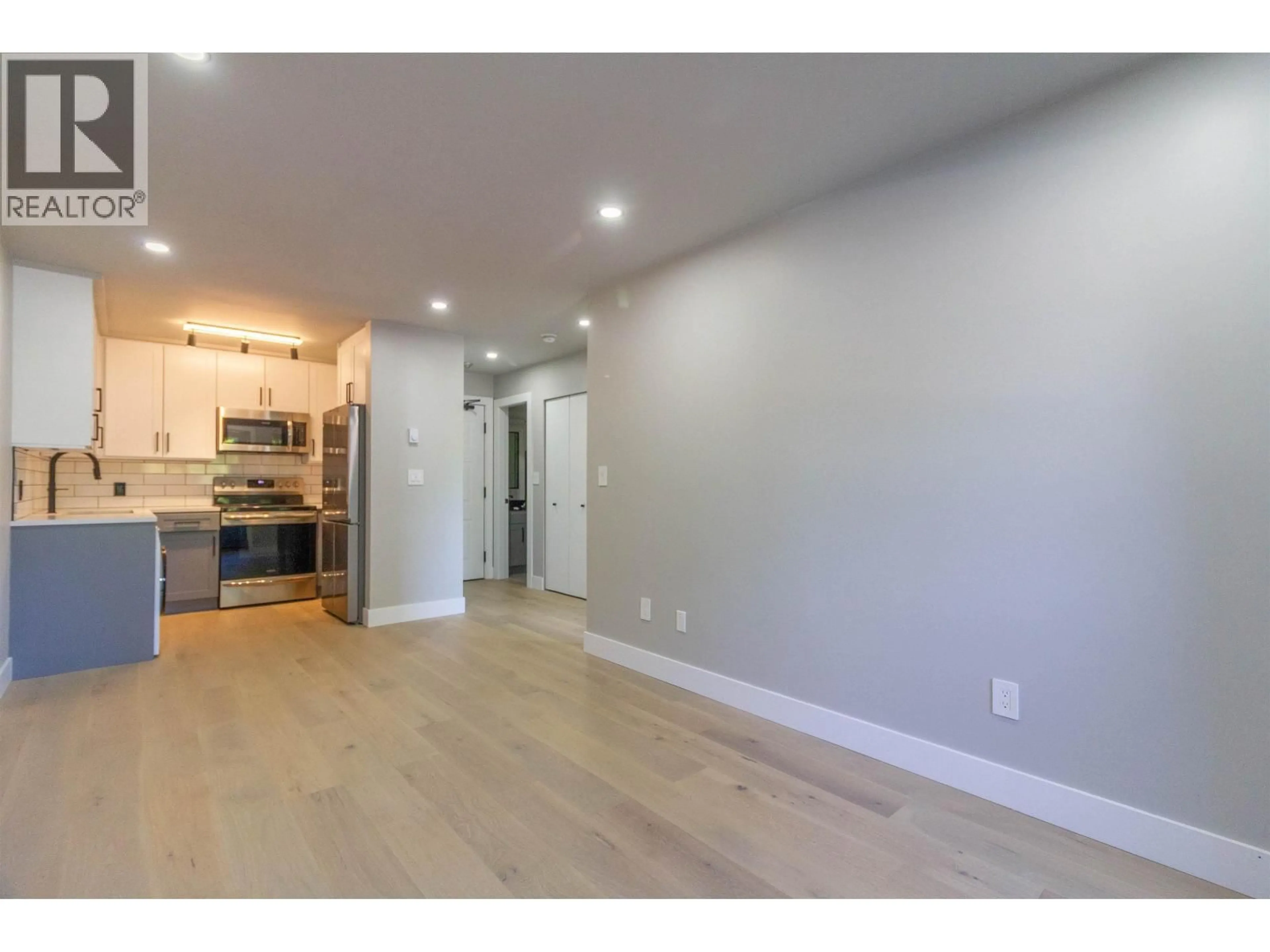 A pic of a room for 201 - 1948 COQUITLAM AVENUE, Port Coquitlam British Columbia V3B1J3