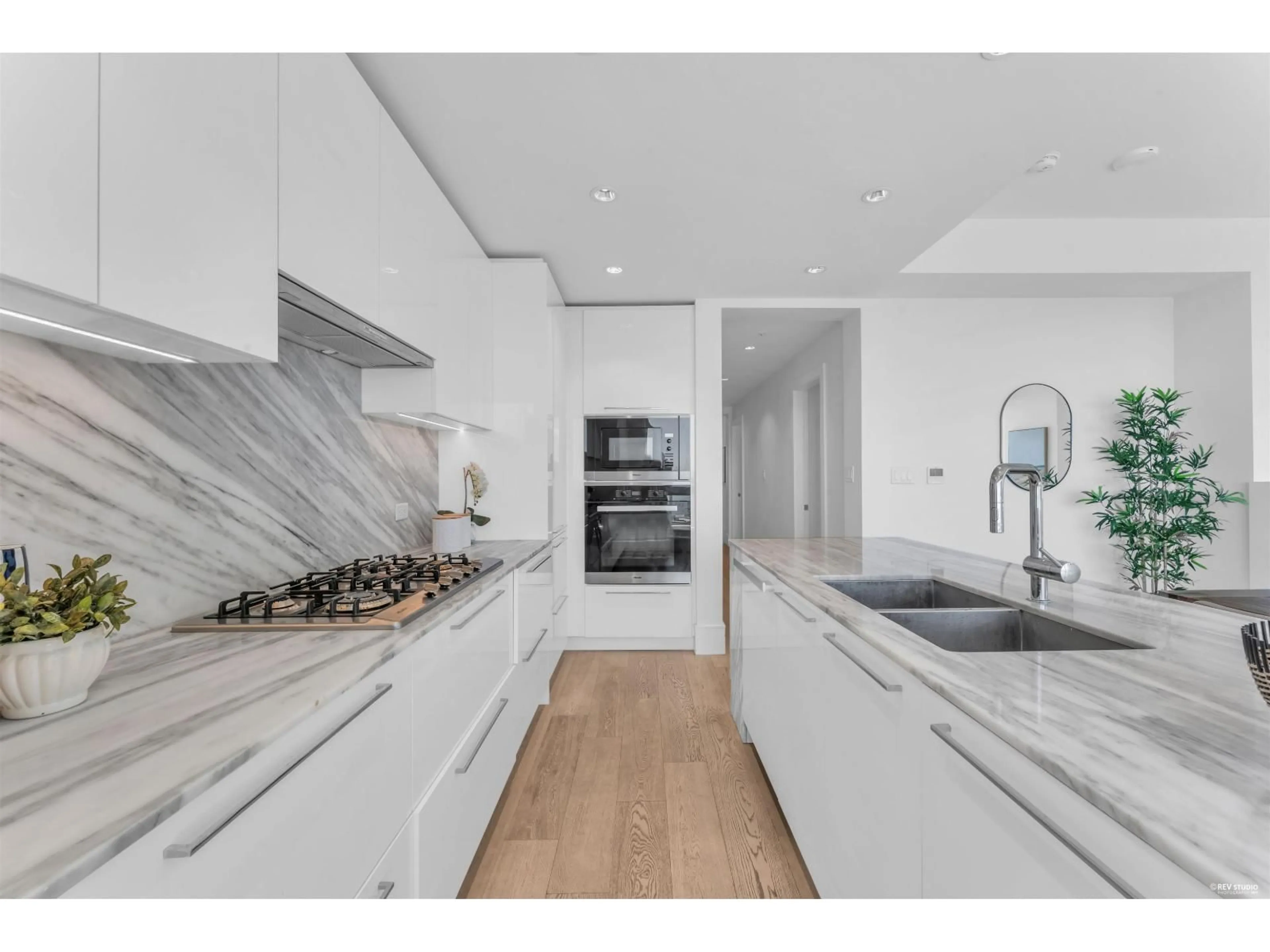 Open concept kitchen, ceramic/tile floor for 1106 - 1500 MARTIN STREET, White Rock British Columbia V4B0C2