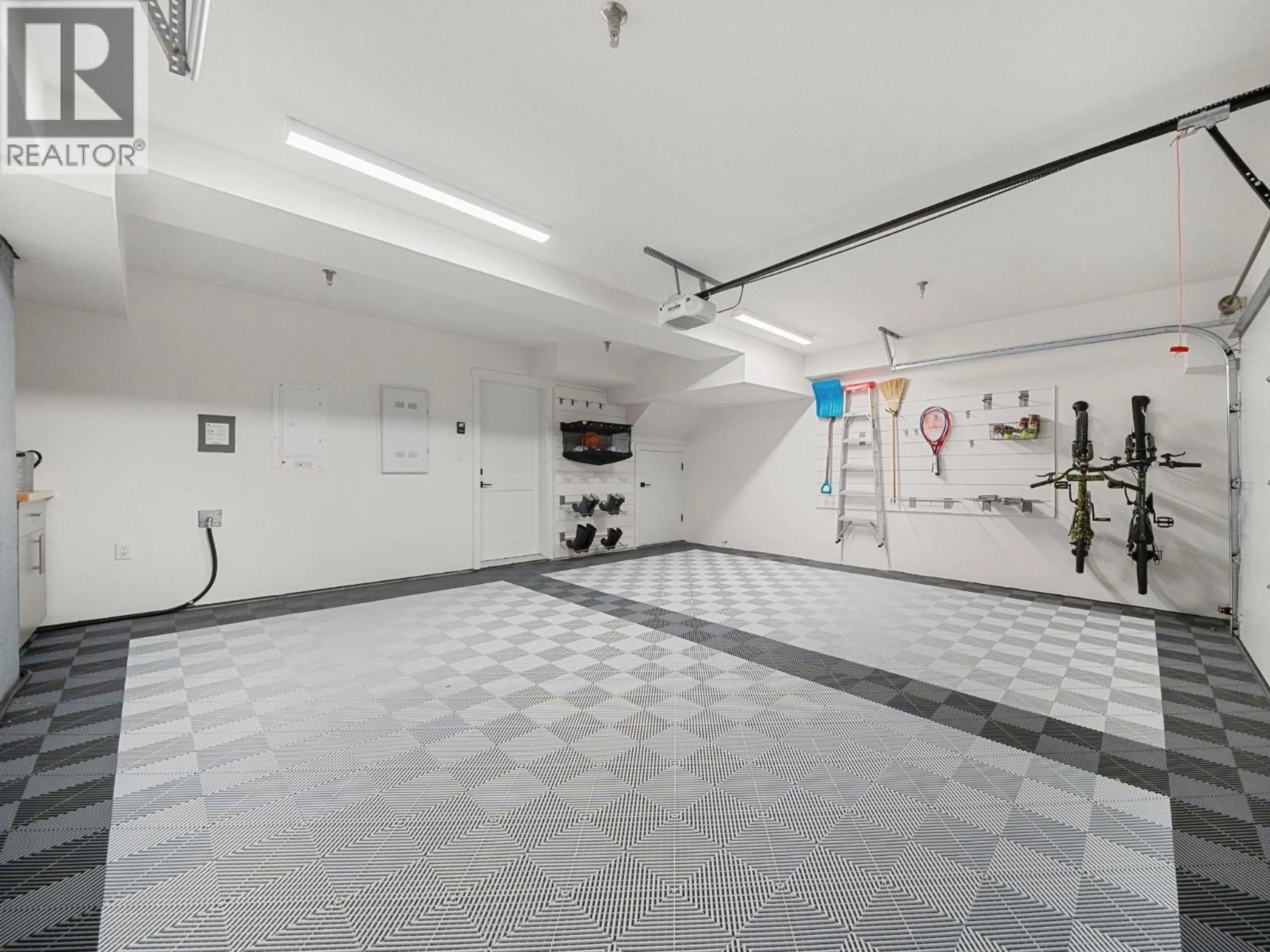 Indoor garage for 48 - 24951 112 AVENUE, Maple Ridge British Columbia V0V0V0