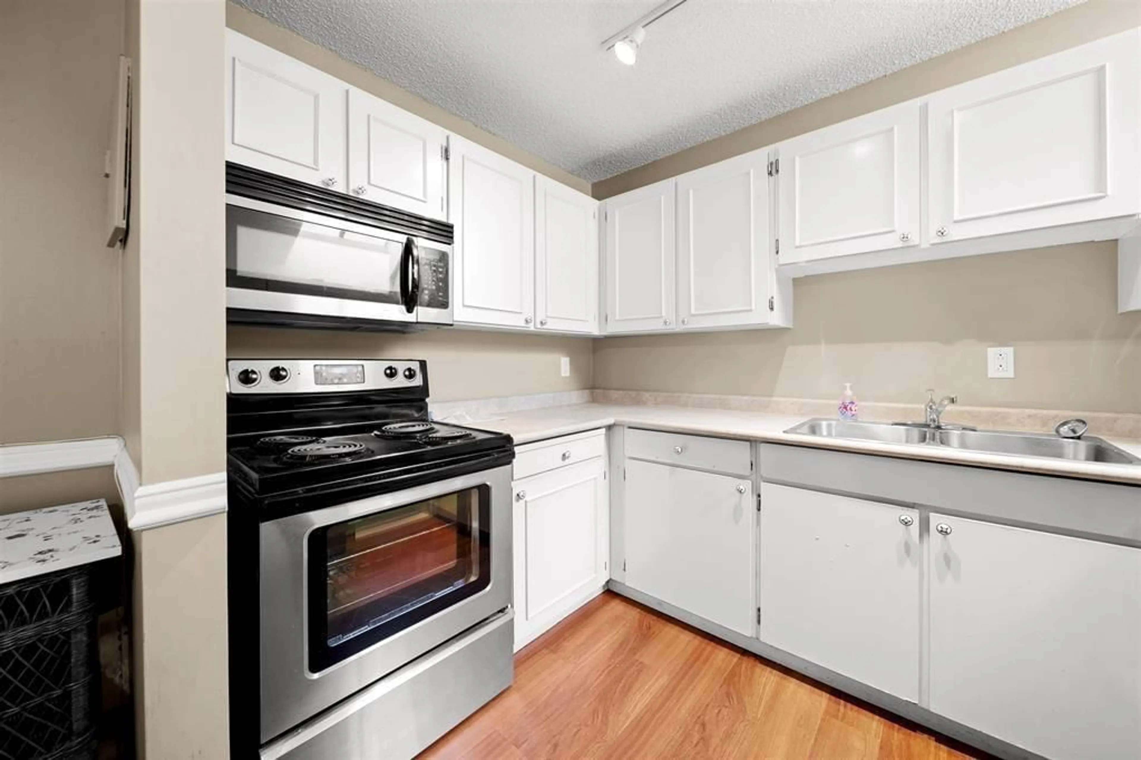 Standard kitchen, unknown for 55 - 17708 60 AVENUE, Surrey British Columbia V3S1V2