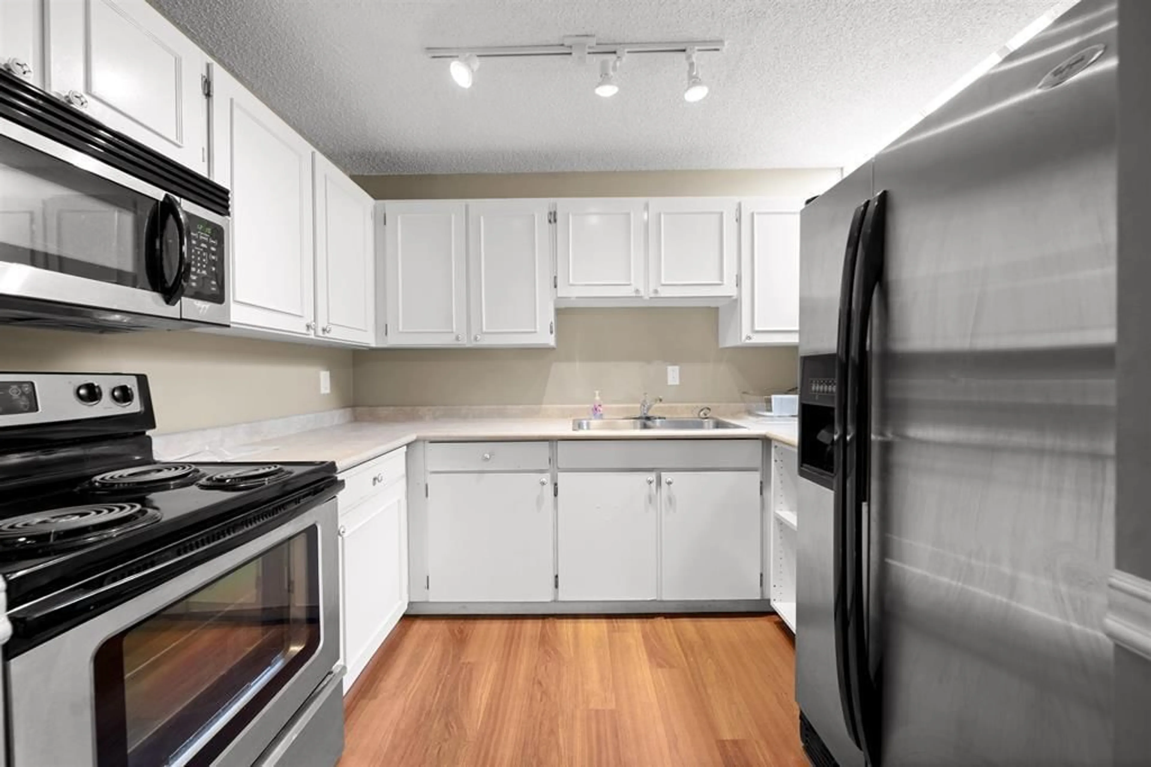 Standard kitchen, unknown for 55 - 17708 60 AVENUE, Surrey British Columbia V3S1V2