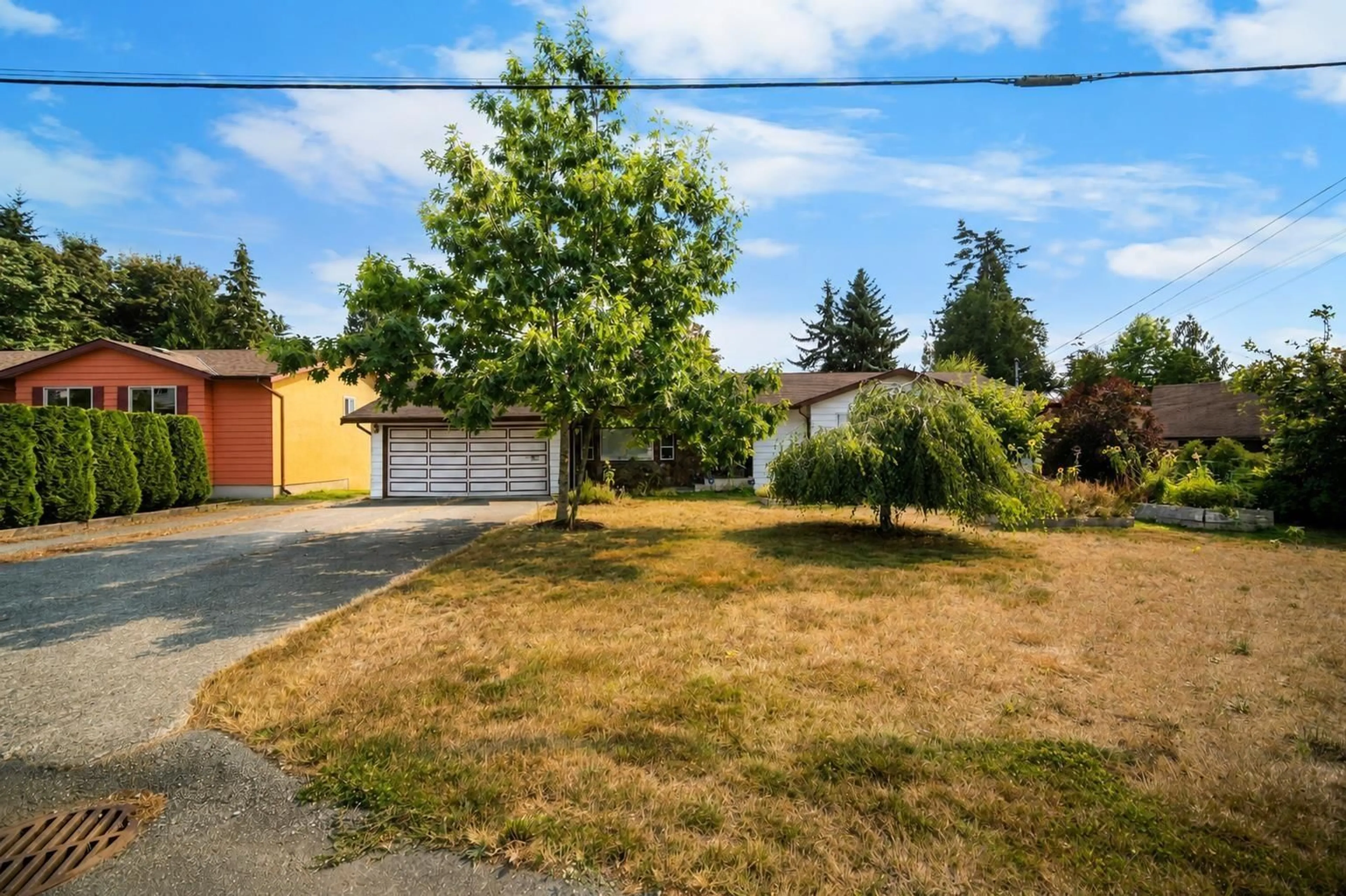 A pic from outside/outdoor area/front of a property/back of a property/a pic from drone, street for 31506 MONTE VISTA CRESCENT, Abbotsford British Columbia V2T1Y7