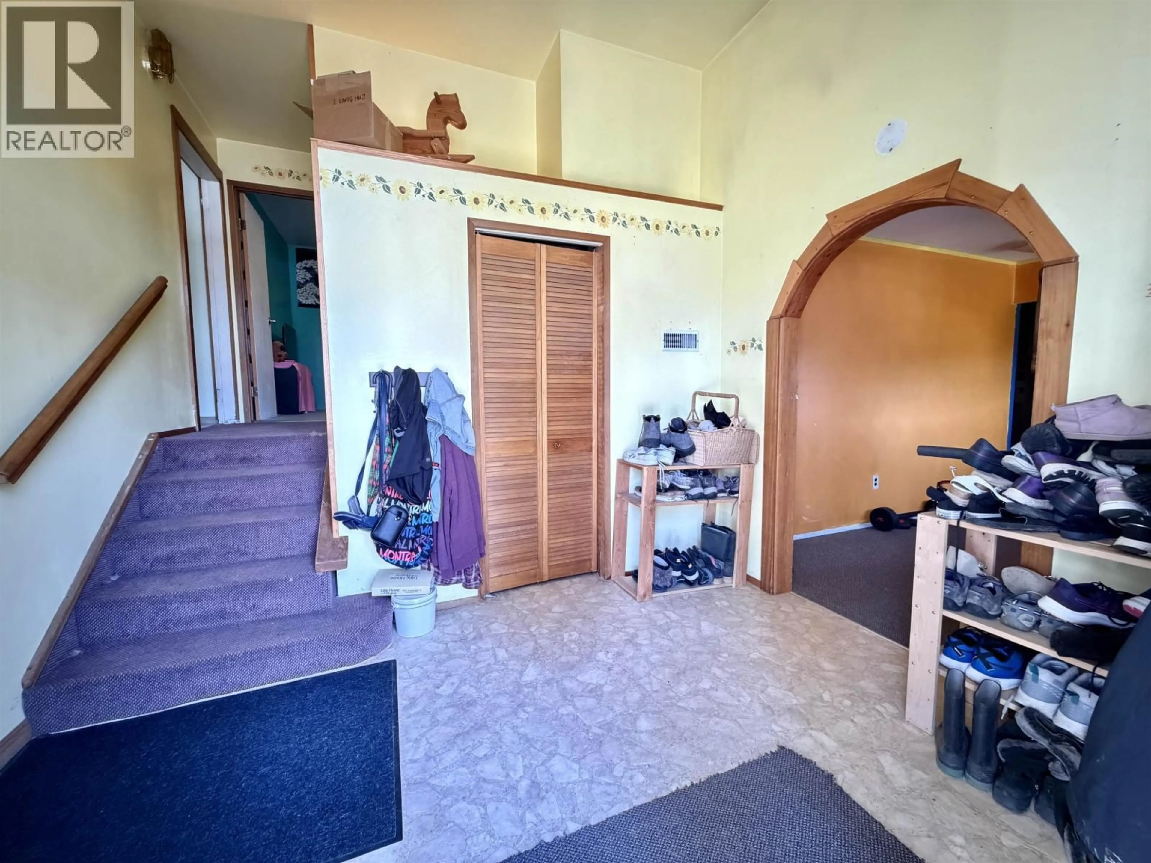 Indoor foyer for 1026 DAIRY ROAD, Williams Lake British Columbia V2G2W2