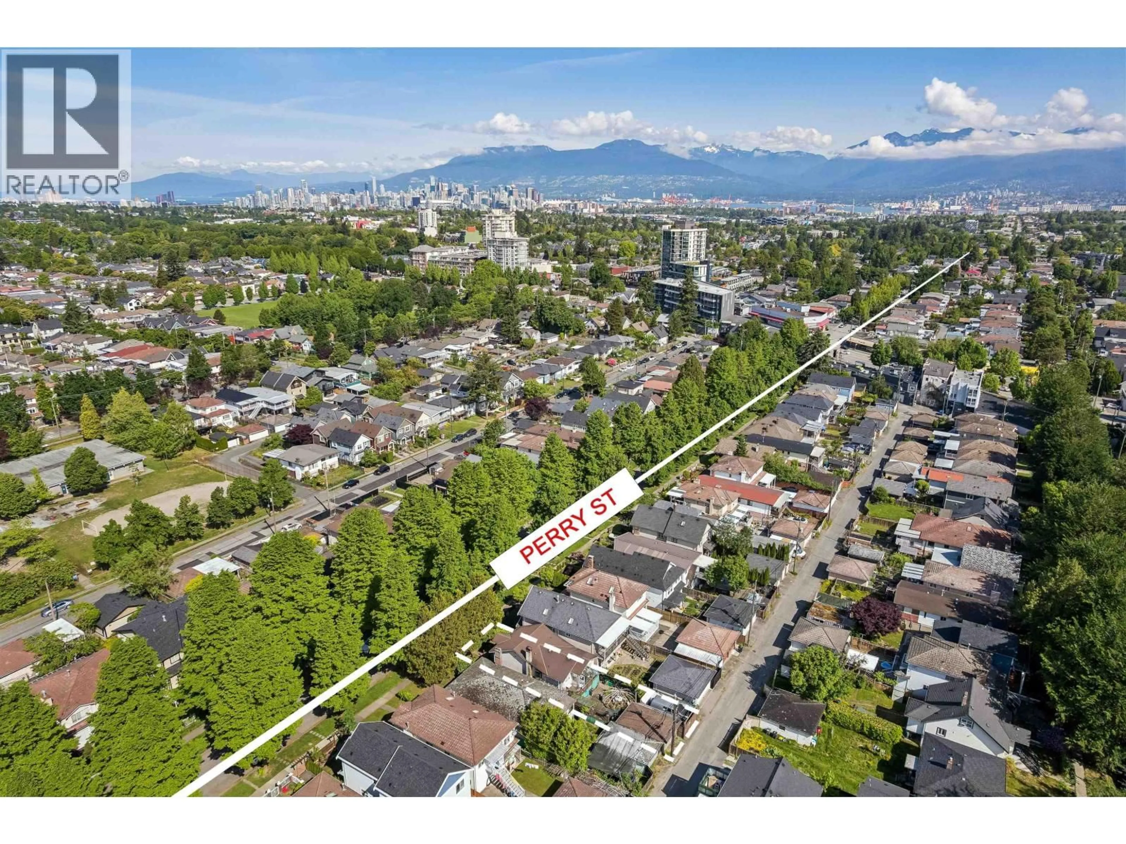 A pic from outside/outdoor area/front of a property/back of a property/a pic from drone, mountain view for 4412 PERRY STREET, Vancouver British Columbia V5N3X5