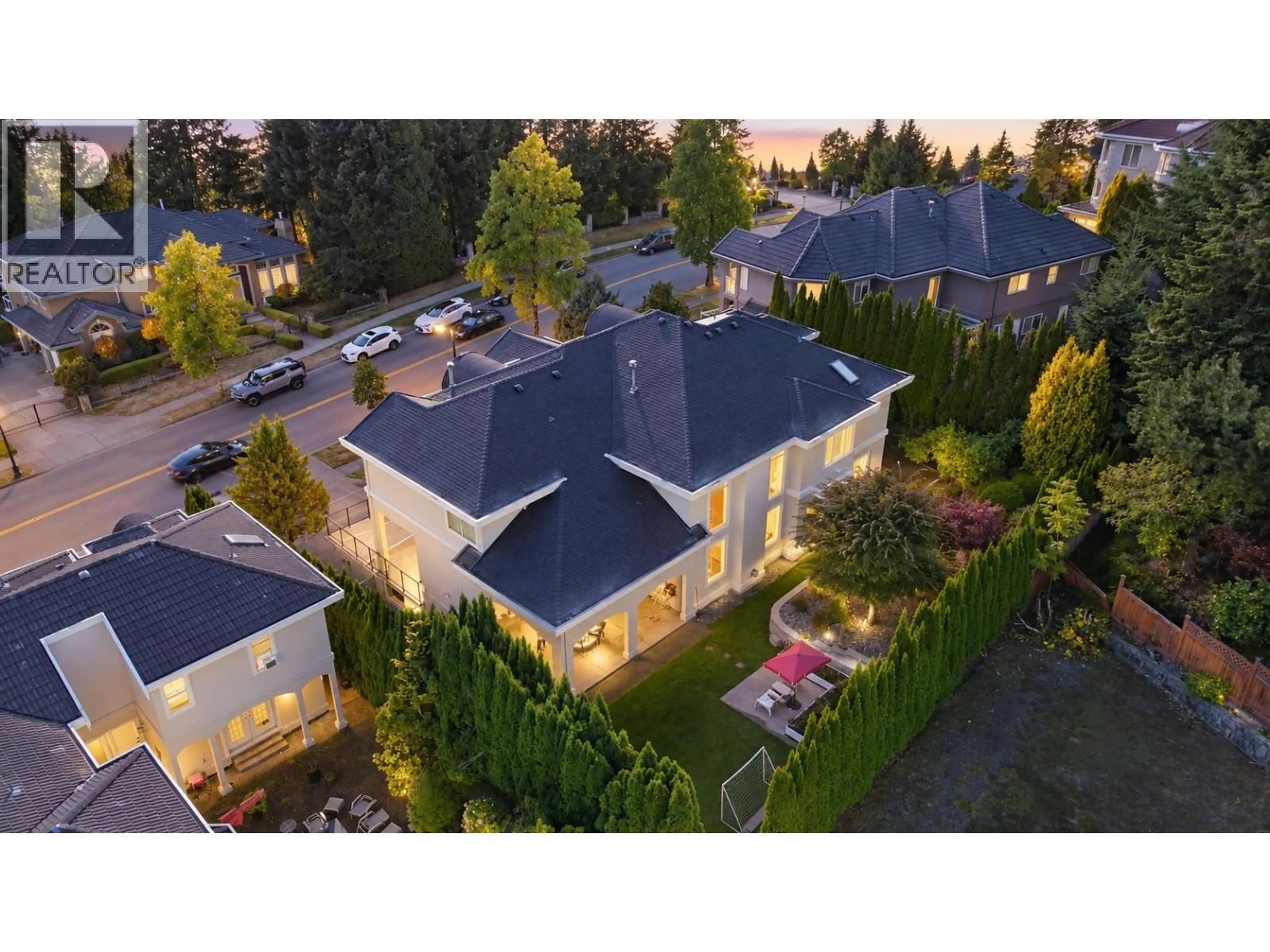 A pic from outside/outdoor area/front of a property/back of a property/a pic from drone, street for 3059 PLATEAU BOULEVARD, Coquitlam British Columbia V3E2Y7