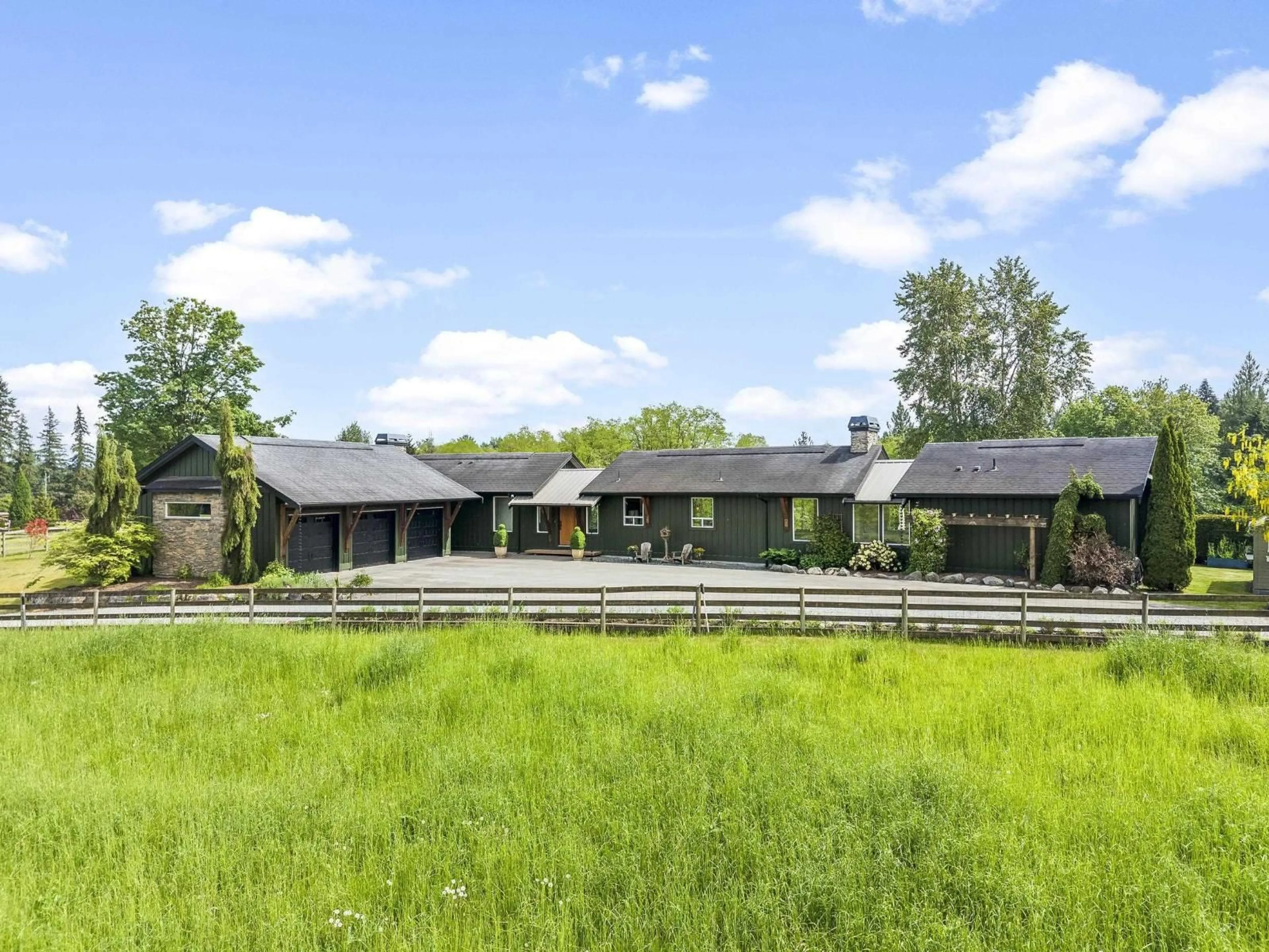 A pic from outside/outdoor area/front of a property/back of a property/a pic from drone, unknown for 26276 69 AVENUE, Langley British Columbia V4W1M6