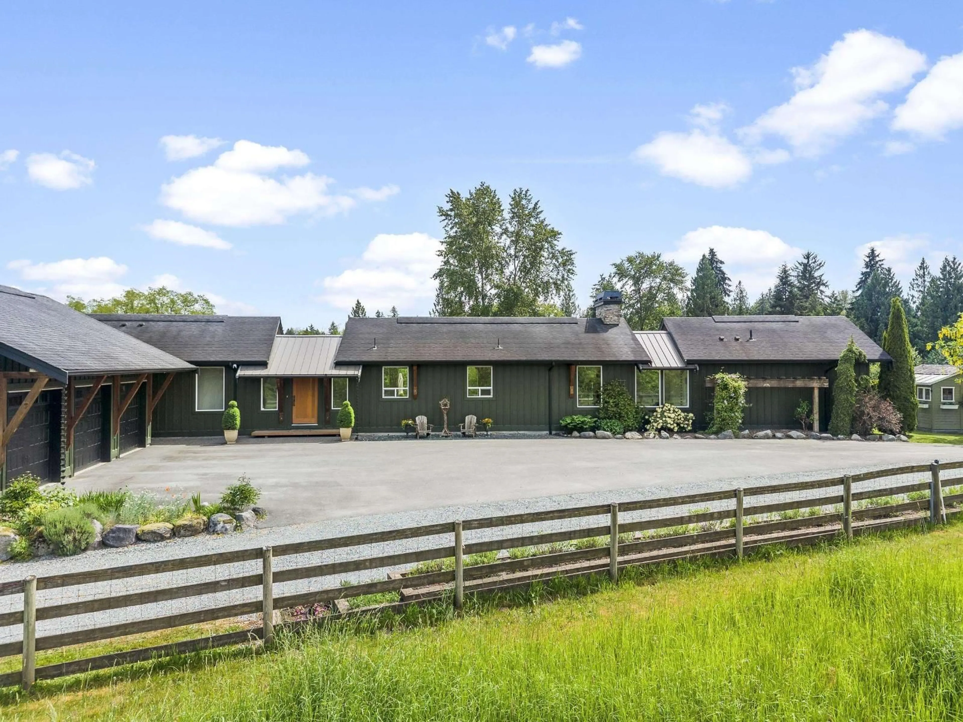 A pic from outside/outdoor area/front of a property/back of a property/a pic from drone, unknown for 26276 69 AVENUE, Langley British Columbia V4W1M6