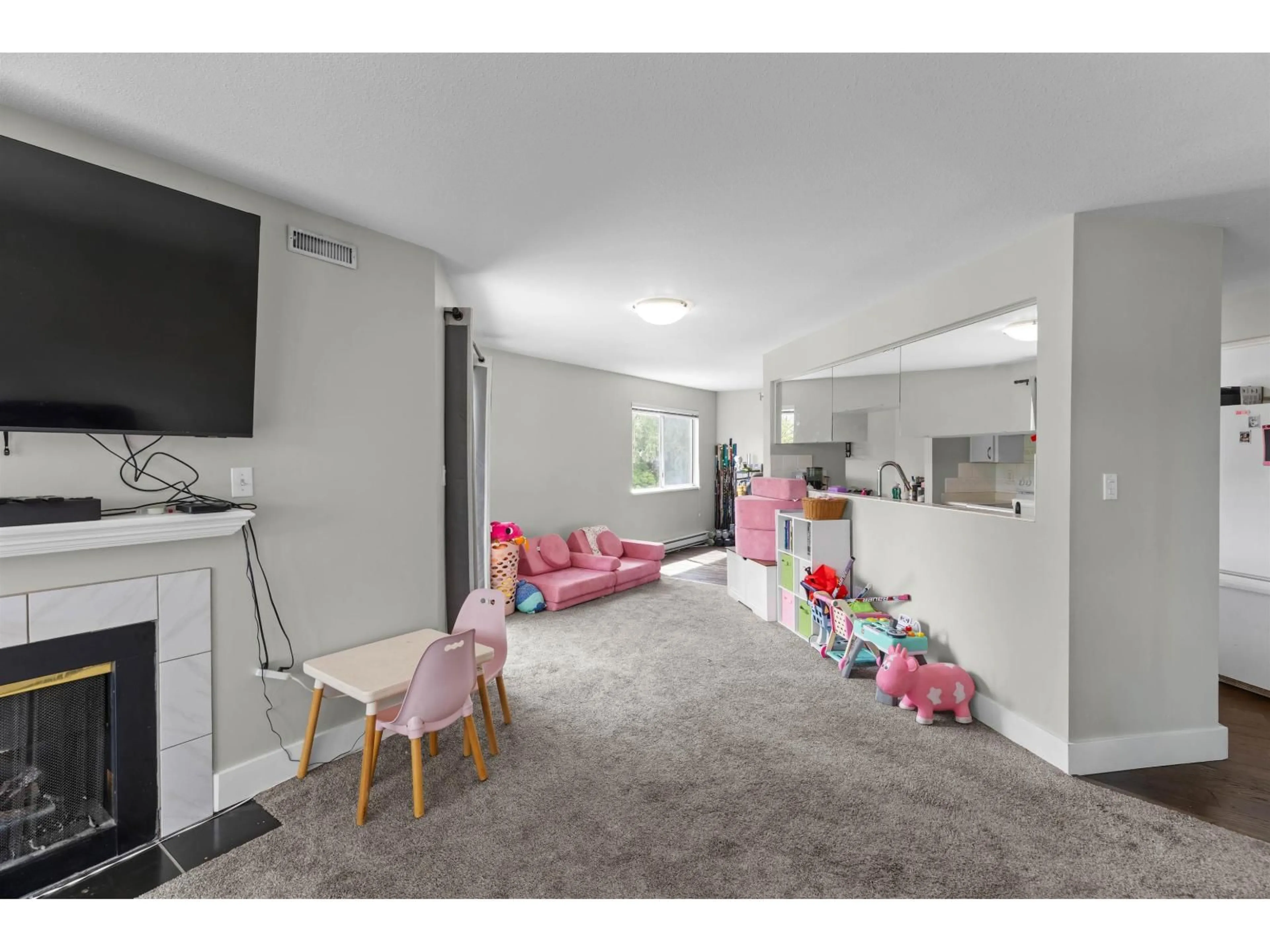 A pic of a room for 205 - 1755 SALTON ROAD, Abbotsford British Columbia V2S7C5