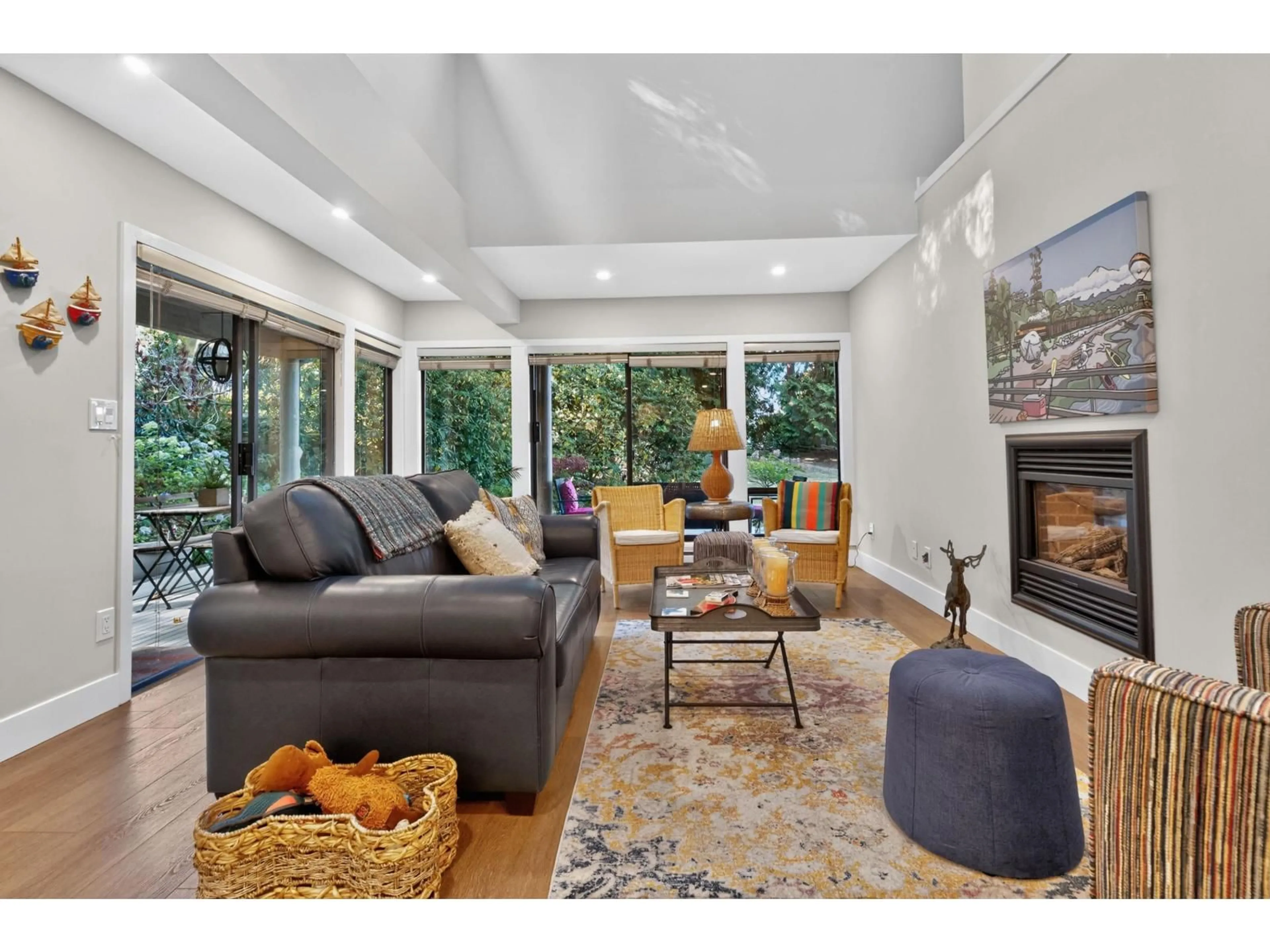 Living room with furniture, unknown for 3626 NICO WYND DRIVE, Surrey British Columbia V4P1J3