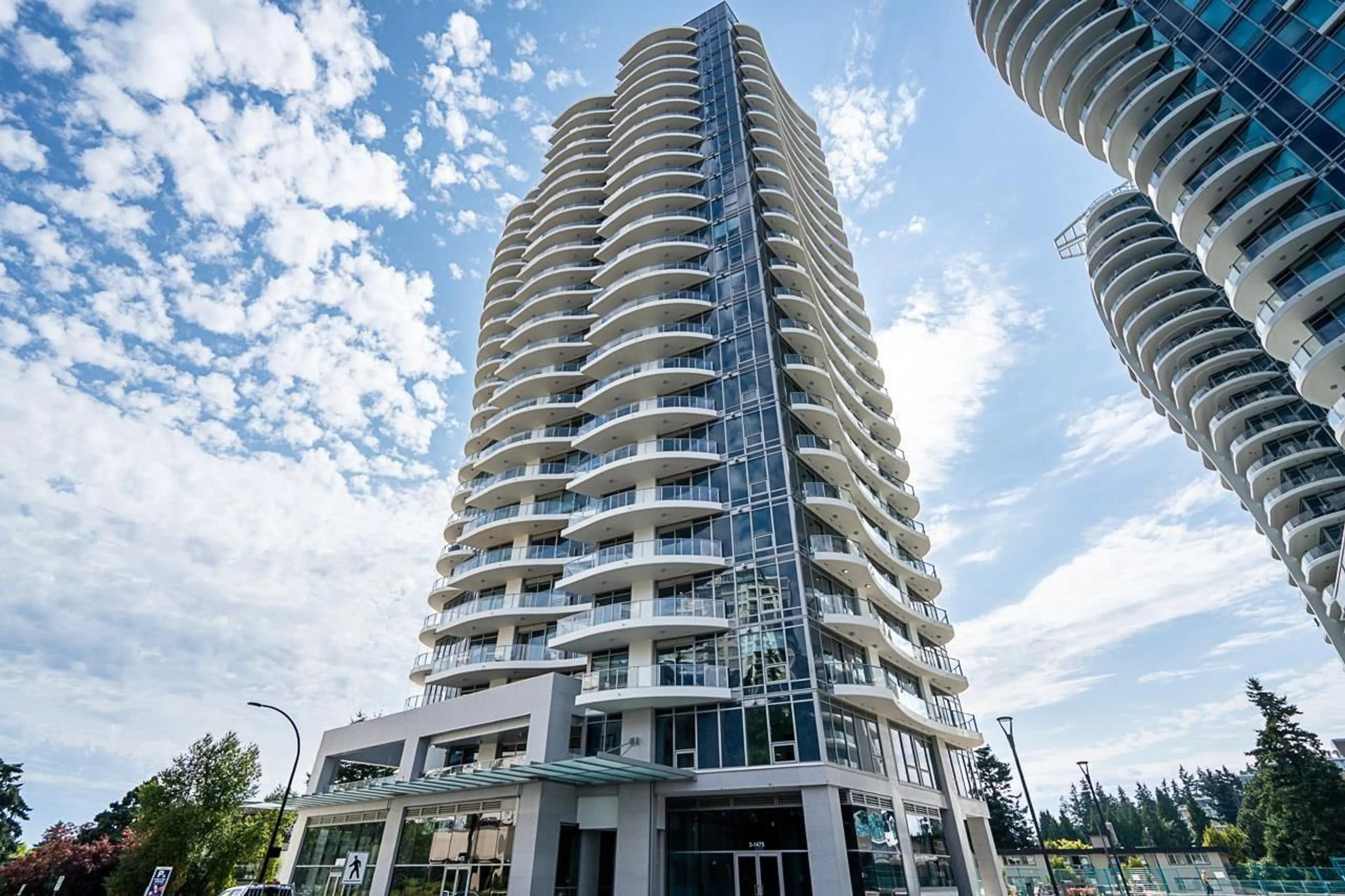 Indoor foyer for 202 - 1475 FOSTER STREET, Surrey British Columbia V4B0C9