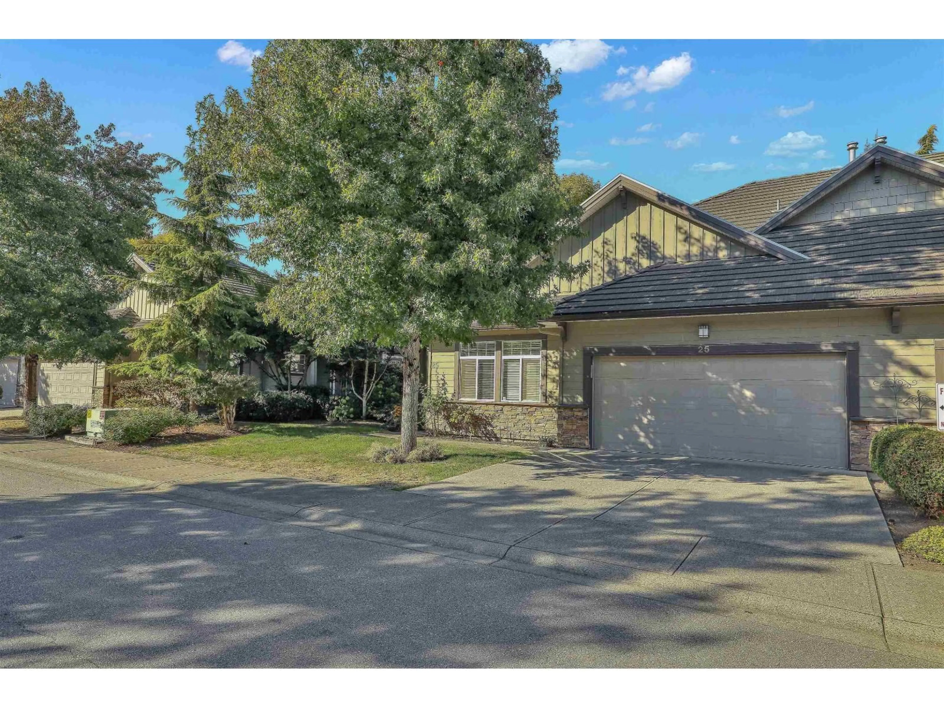 A pic from outside/outdoor area/front of a property/back of a property/a pic from drone, street for 25 - 5688 152 STREET, Surrey British Columbia V3S3K2