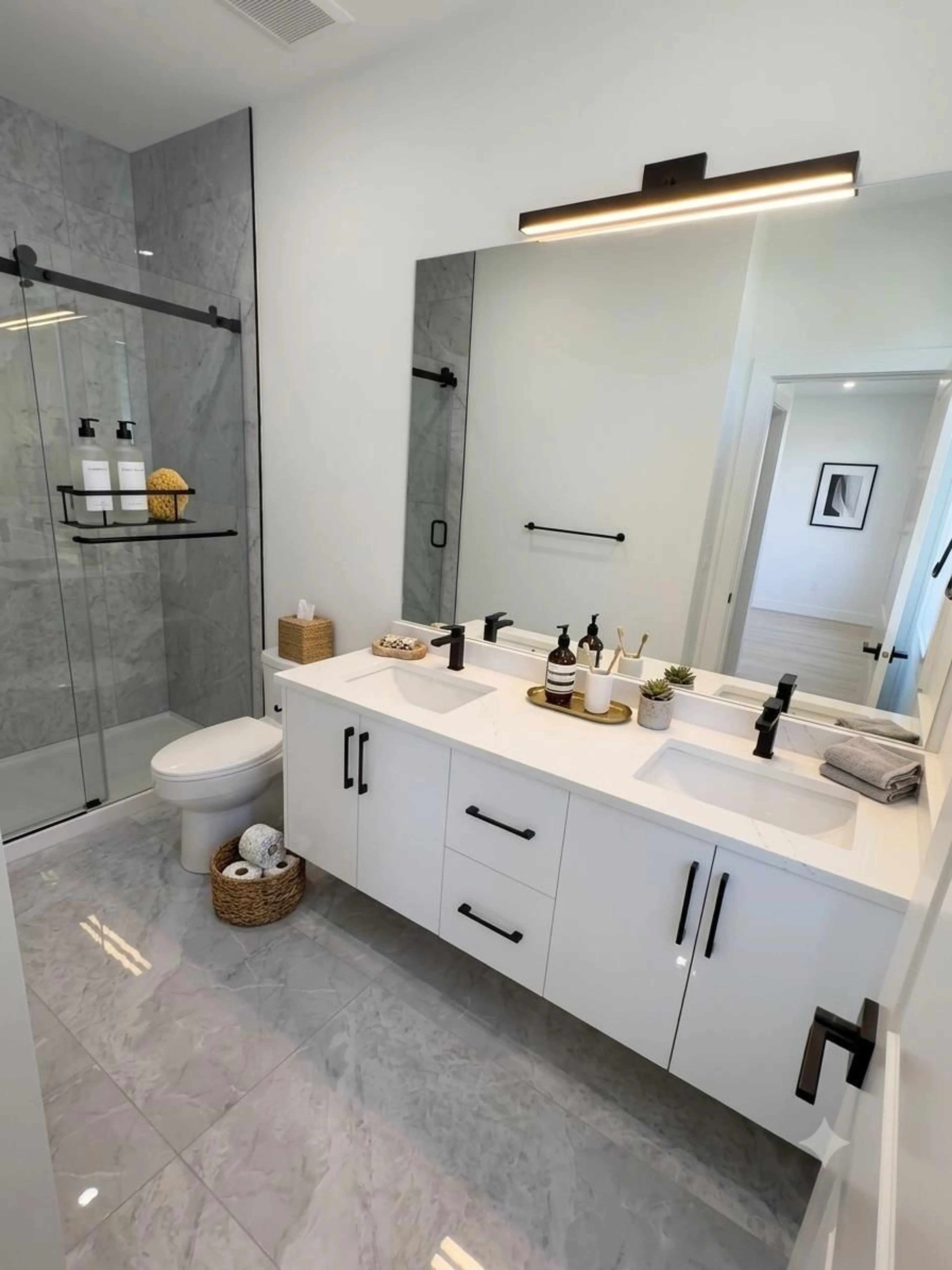 Contemporary bathroom, ceramic/tile floor for 7719 117 STREET, Delta British Columbia V4C6A7