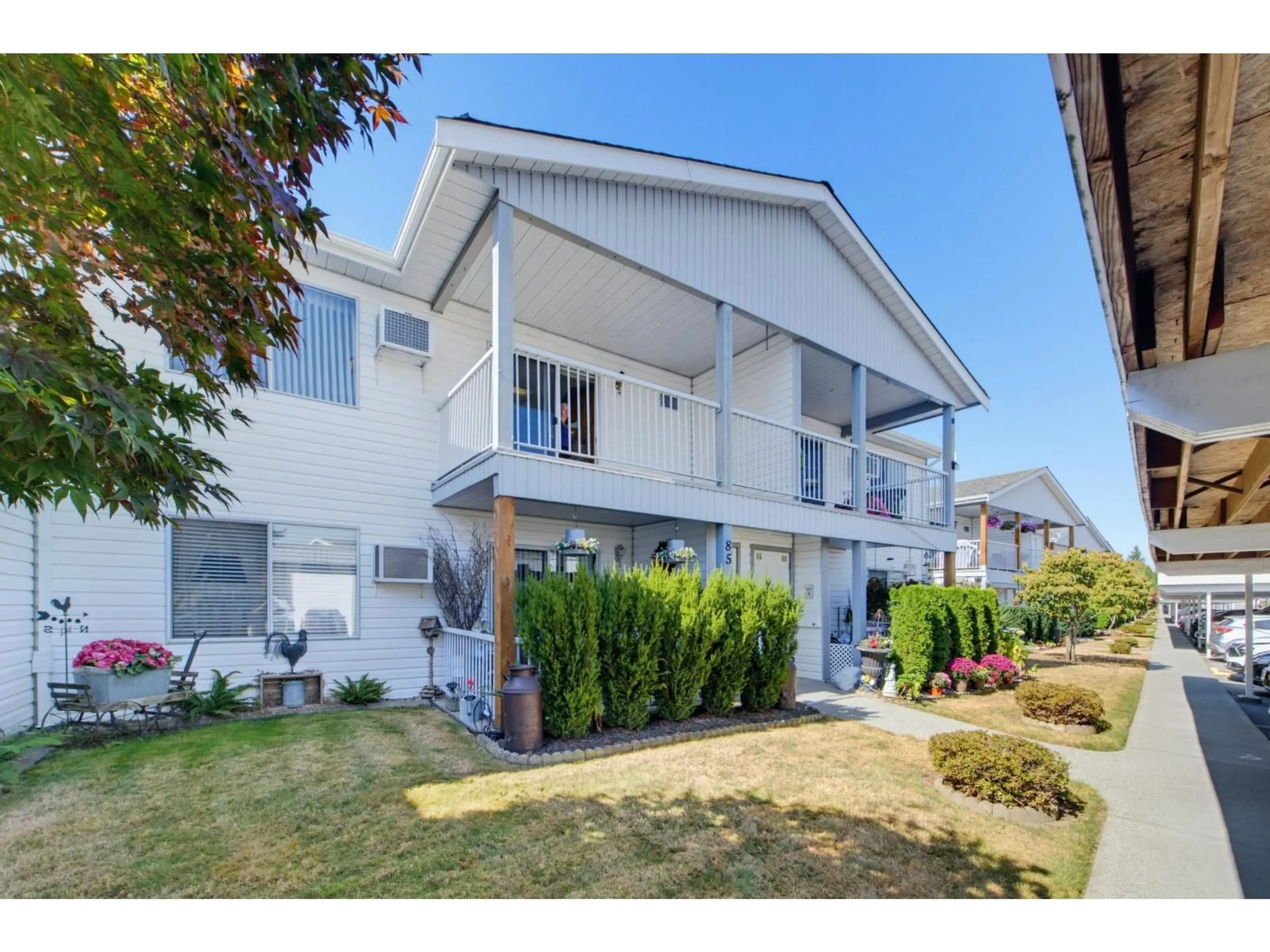 Home with vinyl exterior material, street for 86 - 32691 GARIBALDI DRIVE, Abbotsford British Columbia V2T5T7