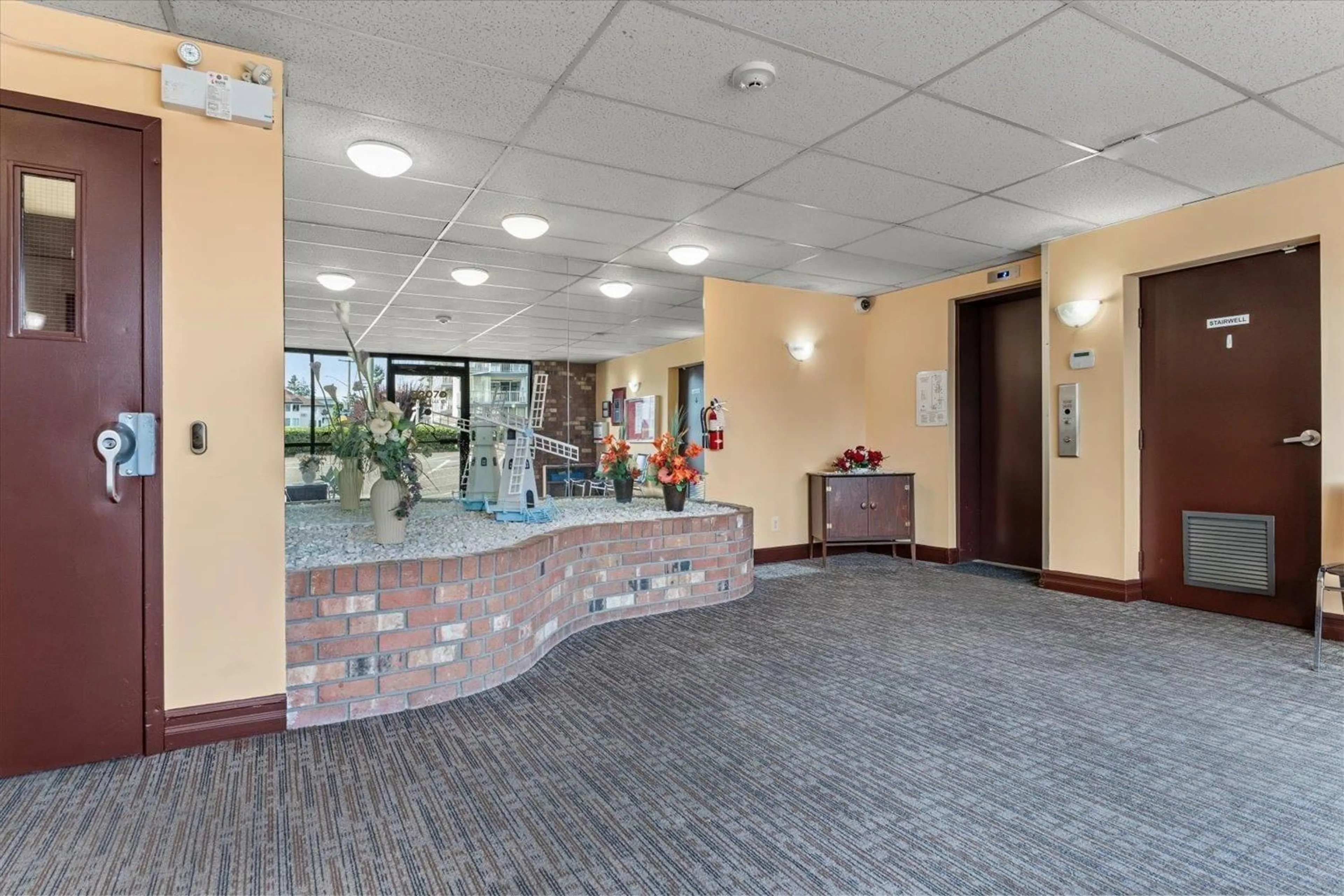 Indoor foyer for 112 - 32070 PEARDONVILLE ROAD, Abbotsford British Columbia V2T6N9