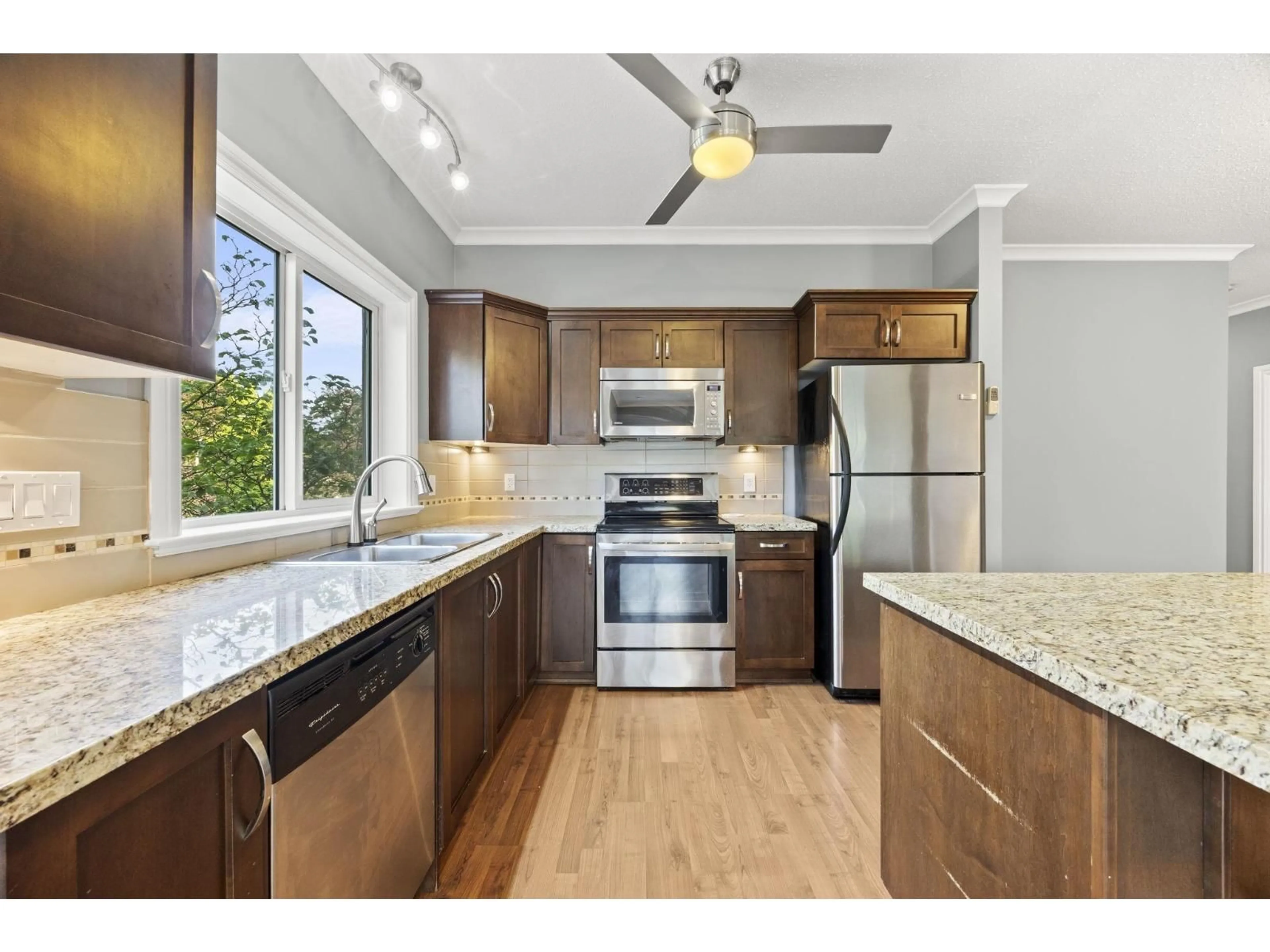 Standard kitchen, unknown for 201 - 20286 53A AVENUE, Langley British Columbia V3A0A8