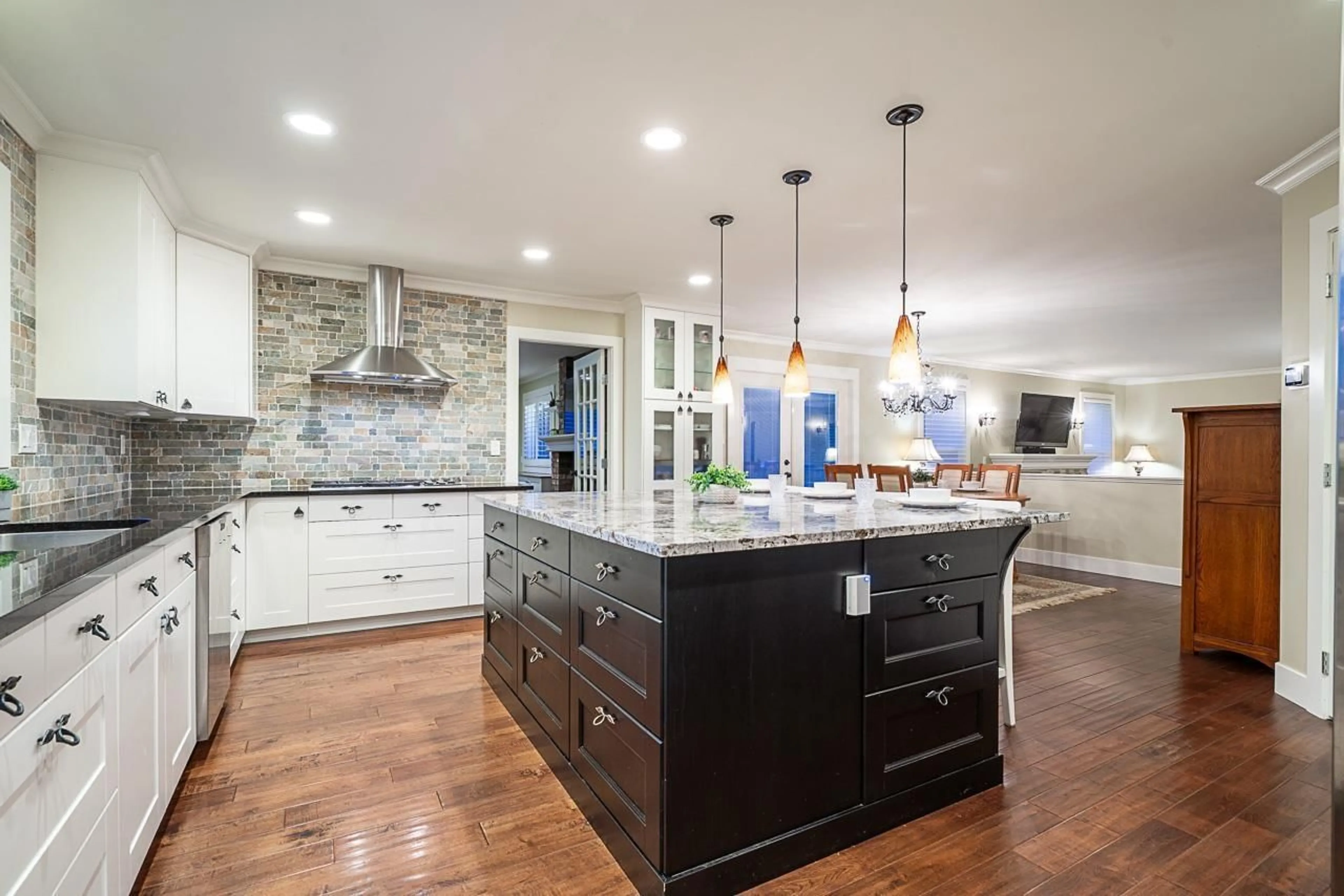 Open concept kitchen, ceramic/tile floor for 26973 33 AVENUE, Langley British Columbia V4W3G5