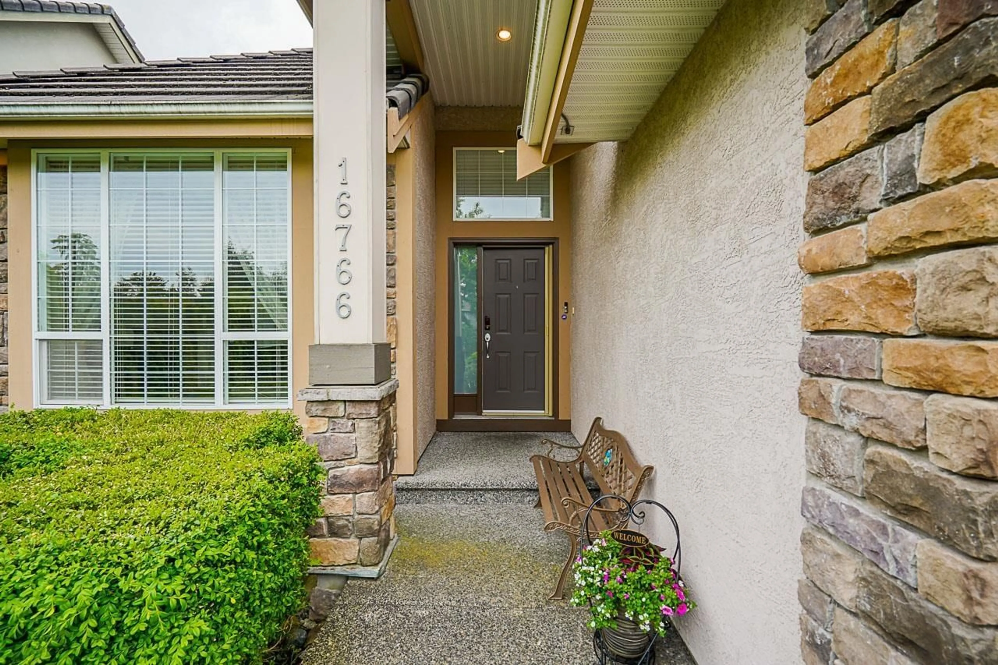 Indoor entryway for 16766 108A AVENUE, Surrey British Columbia V4N5H6