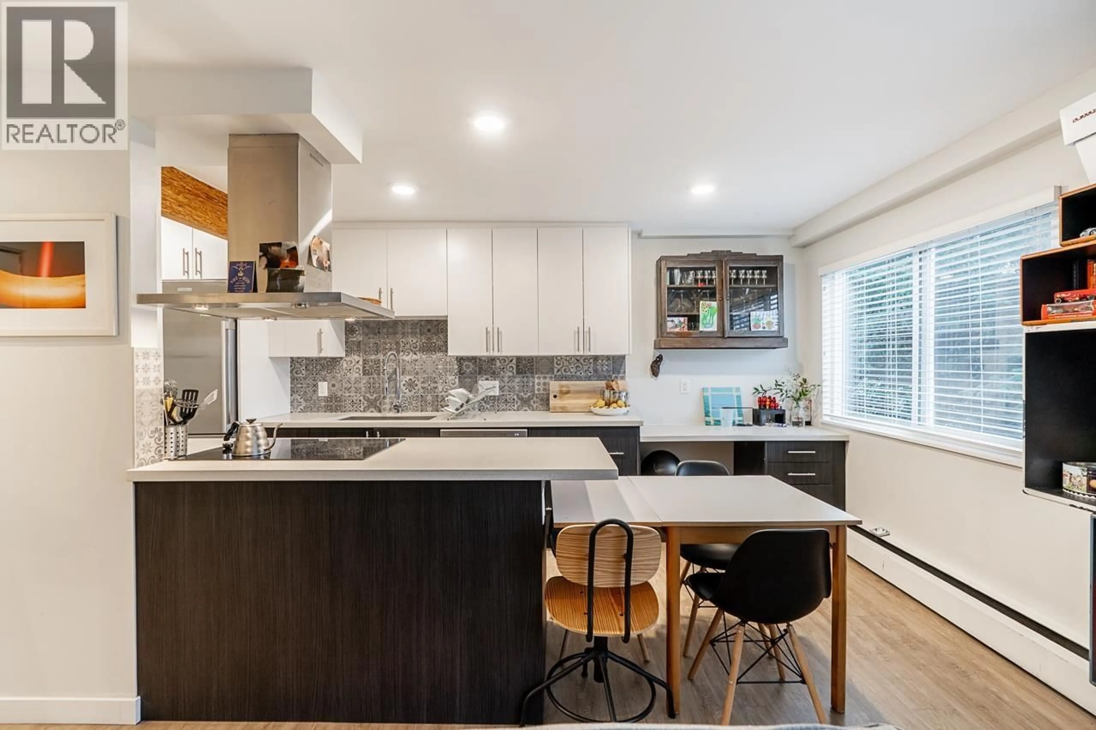 Contemporary kitchen, unknown for 213 - 36 14TH AVENUE, Vancouver British Columbia V5T4C9