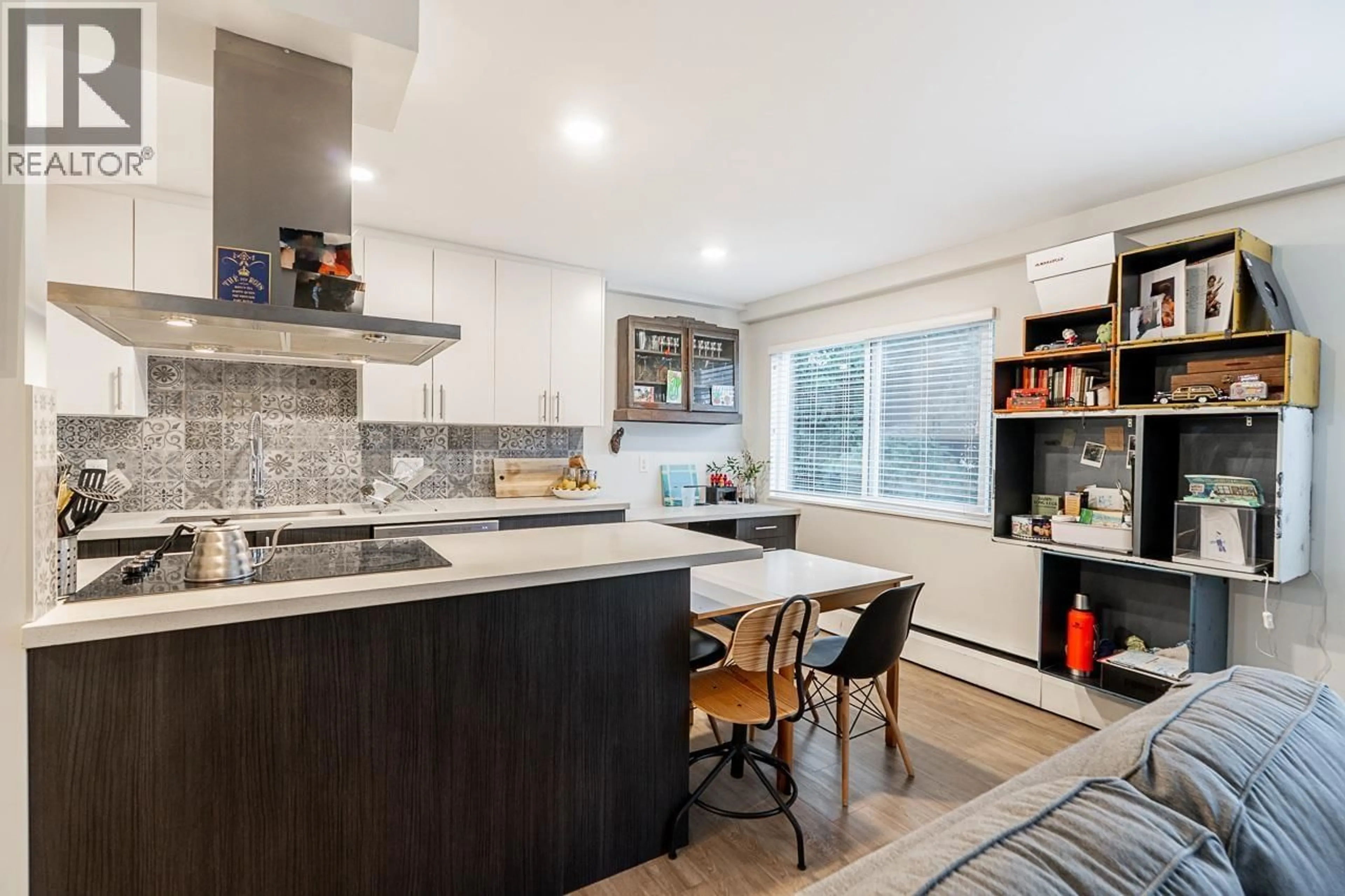 Open concept kitchen, ceramic/tile floor for 213 - 36 14TH AVENUE, Vancouver British Columbia V5T4C9