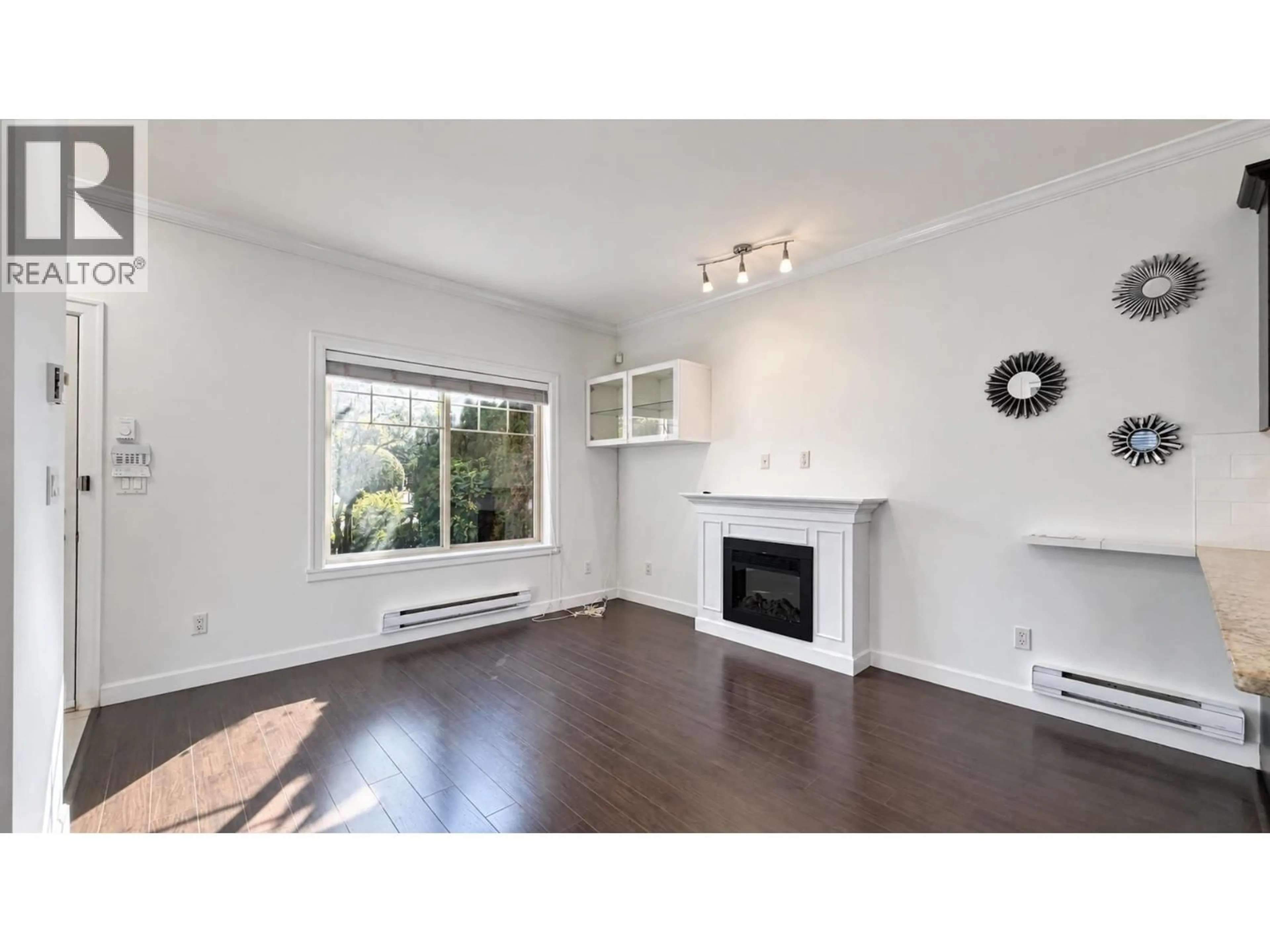 Living room with furniture, wood/laminate floor for 2 - 8531 WILLAMS ROAD, Richmond British Columbia V7A1G7