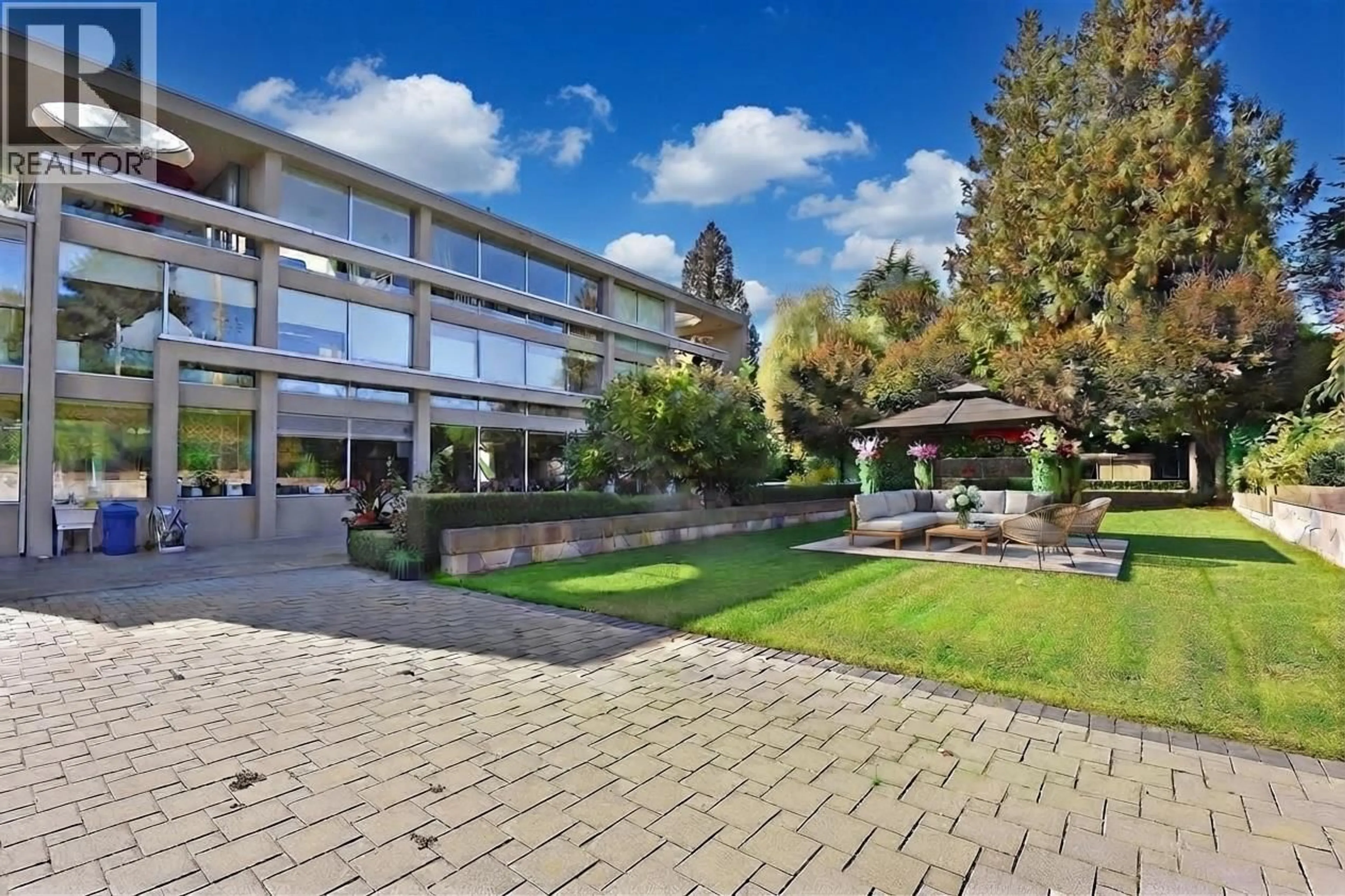 Patio, building for 1919 57TH AVENUE, Vancouver British Columbia V6P1T9