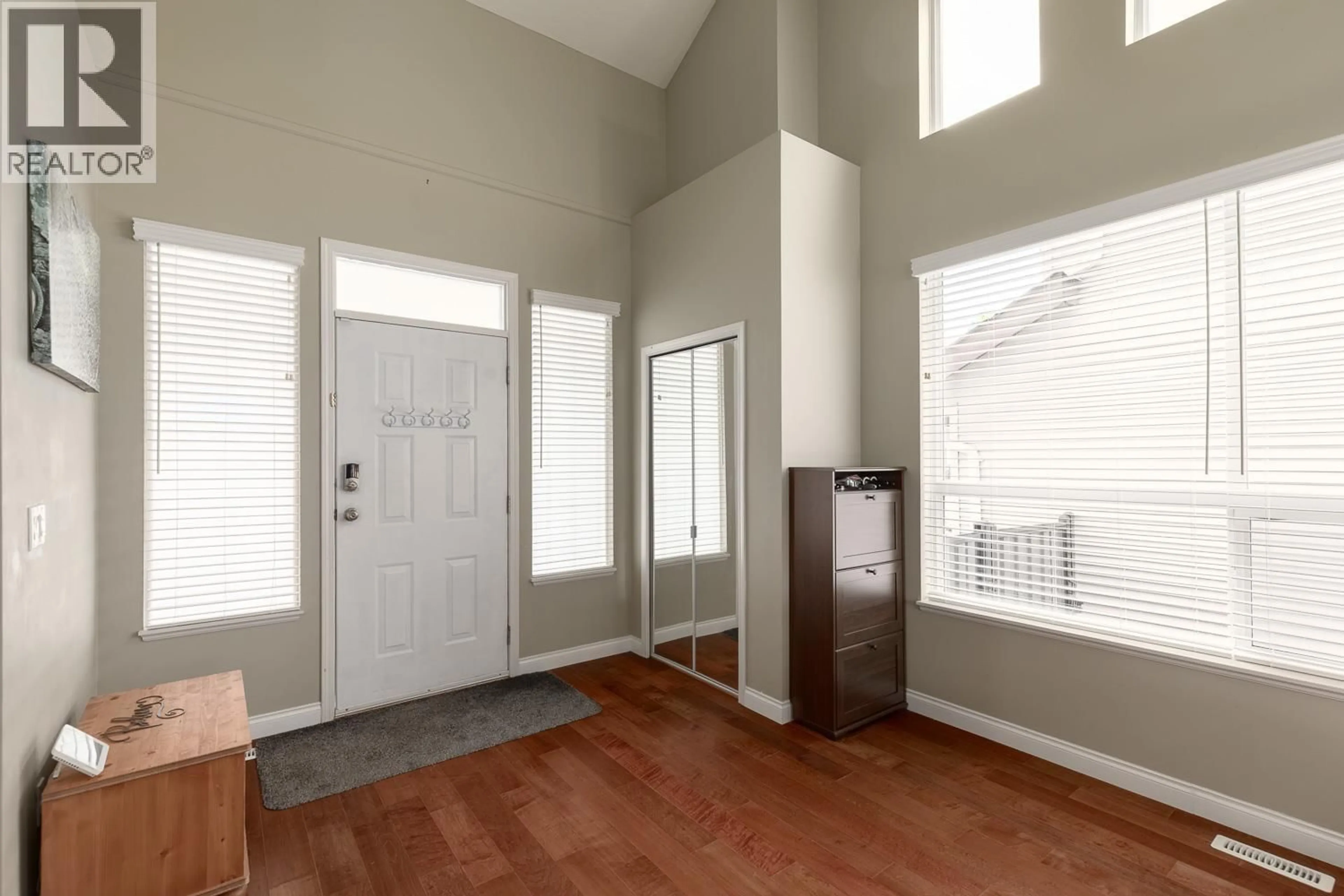 Indoor entryway for 11891 ORCHARD LANE, Pitt Meadows British Columbia V3Y2S6