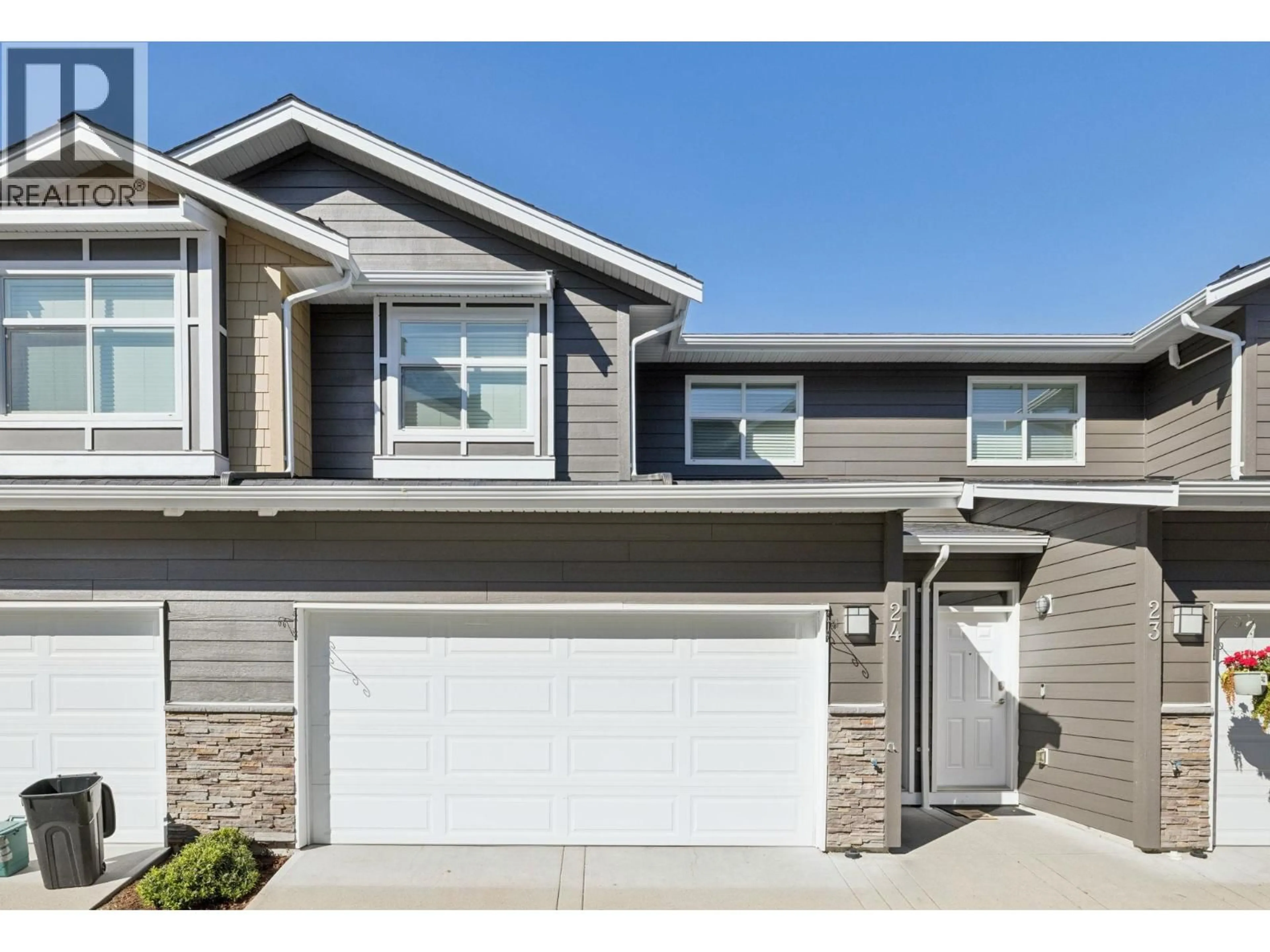 Home with vinyl exterior material, street for 24 - 11461 236 STREET, Maple Ridge British Columbia V2W0H6