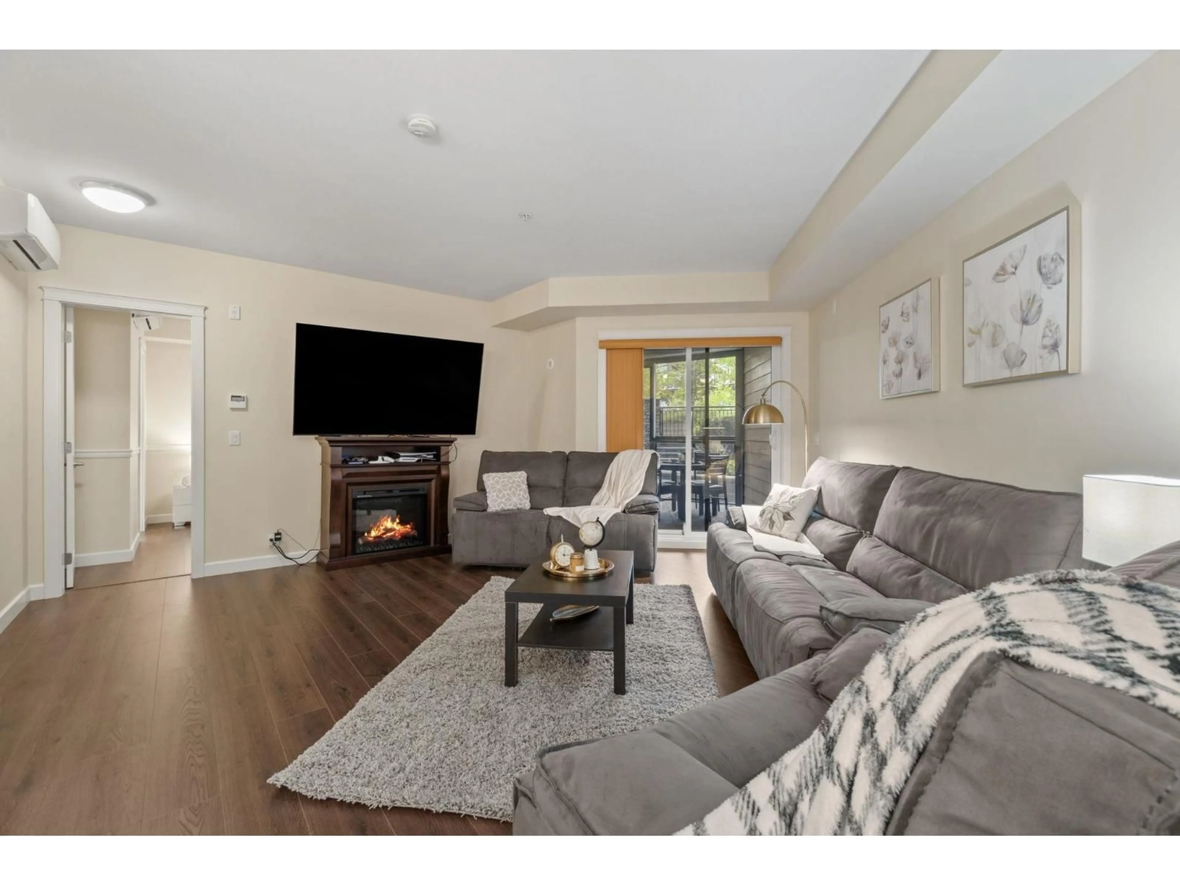 Living room with furniture, wood/laminate floor for 20376 86 AVENUE, Langley British Columbia V2Y3P8