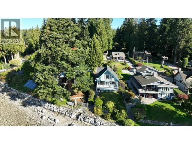 3199 BEACH AVENUE, Roberts Creek 5