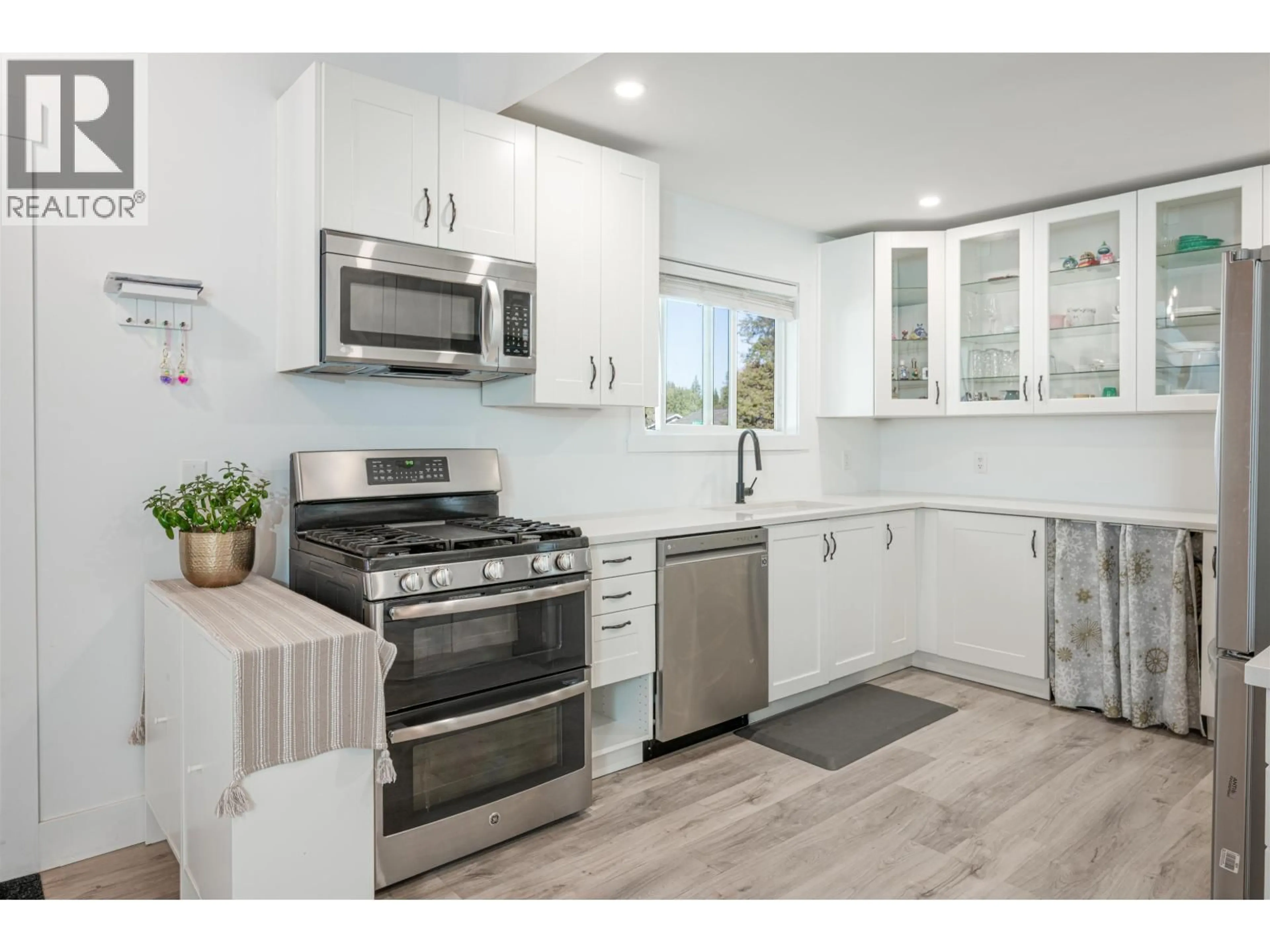 Open concept kitchen, ceramic/tile floor for 5923 BROCK DRIVE, Prince George British Columbia V2N2E3