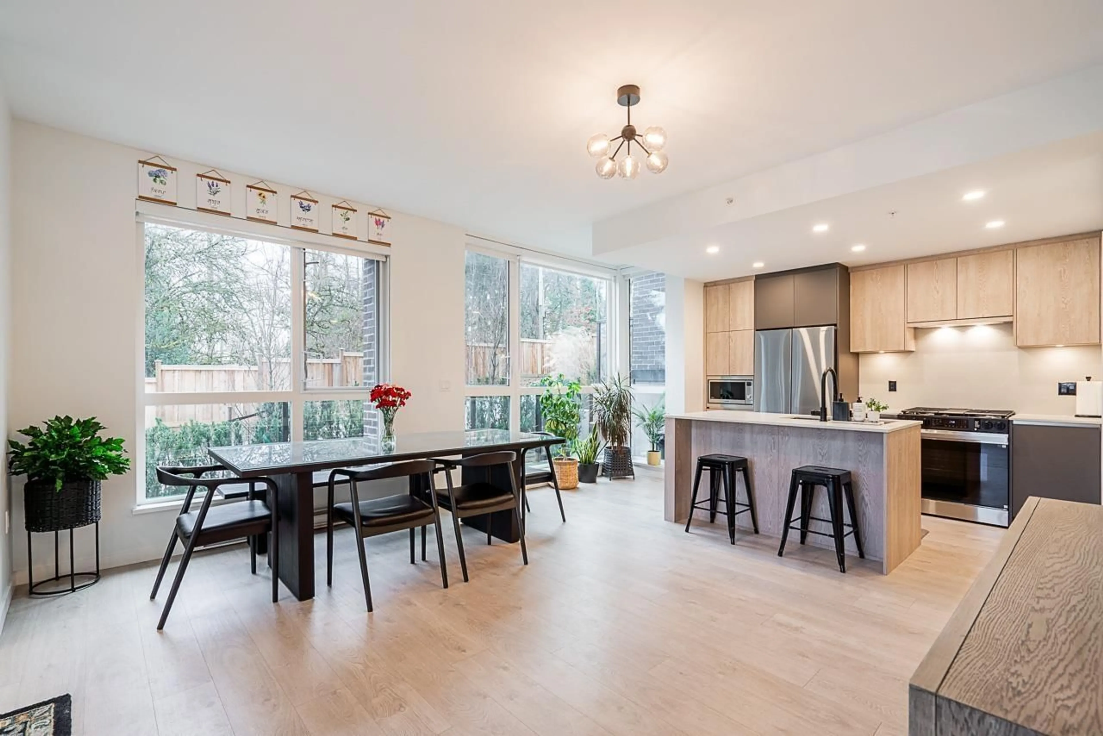 Open concept kitchen, unknown for 105 - 19577 65B AVENUE, Surrey British Columbia V4N6Y3