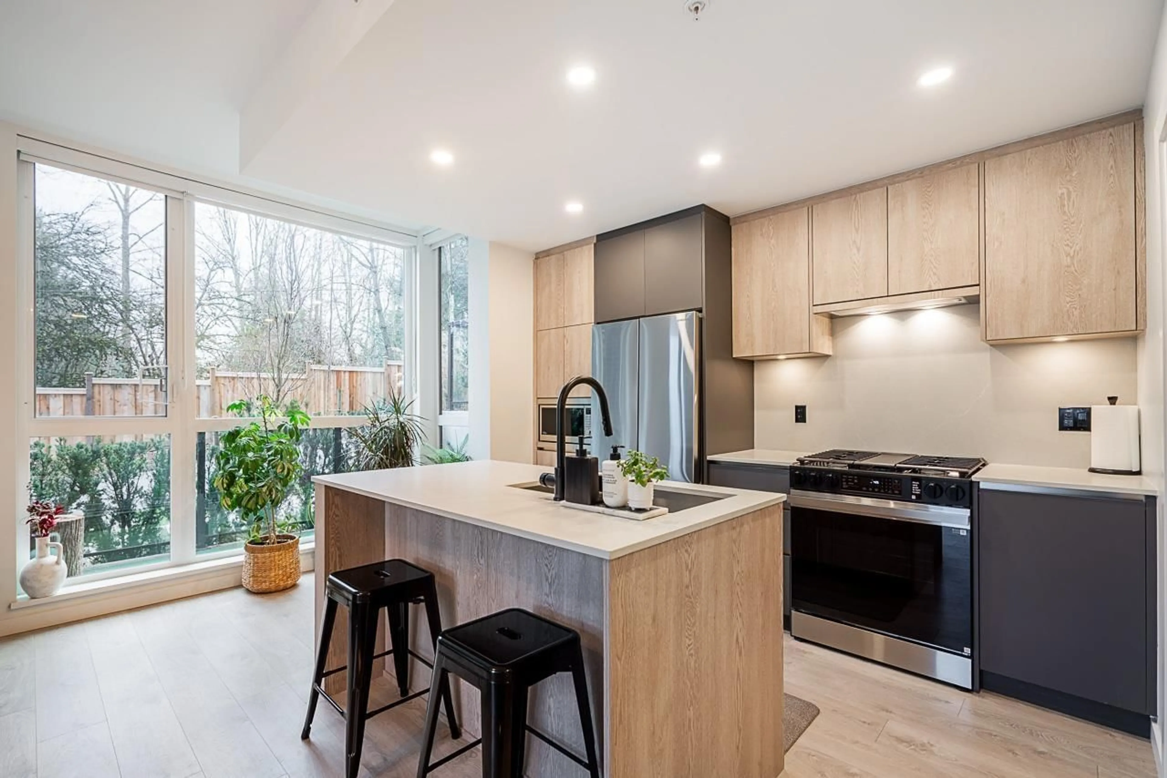 Open concept kitchen, unknown for 105 - 19577 65B AVENUE, Surrey British Columbia V4N6Y3